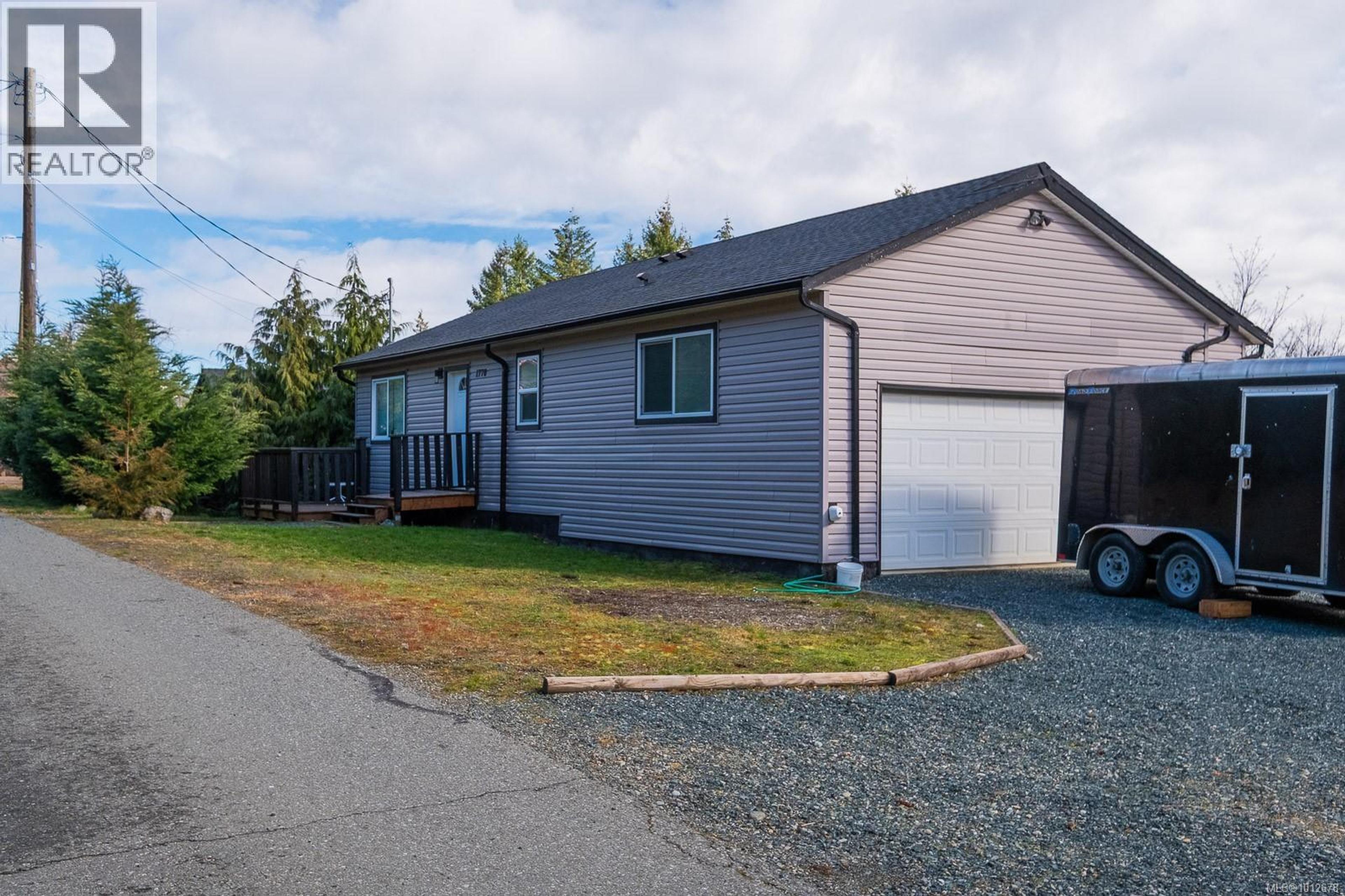 1731 Dar's Pl, Qualicum Beach - Exteriors - Photo 1
