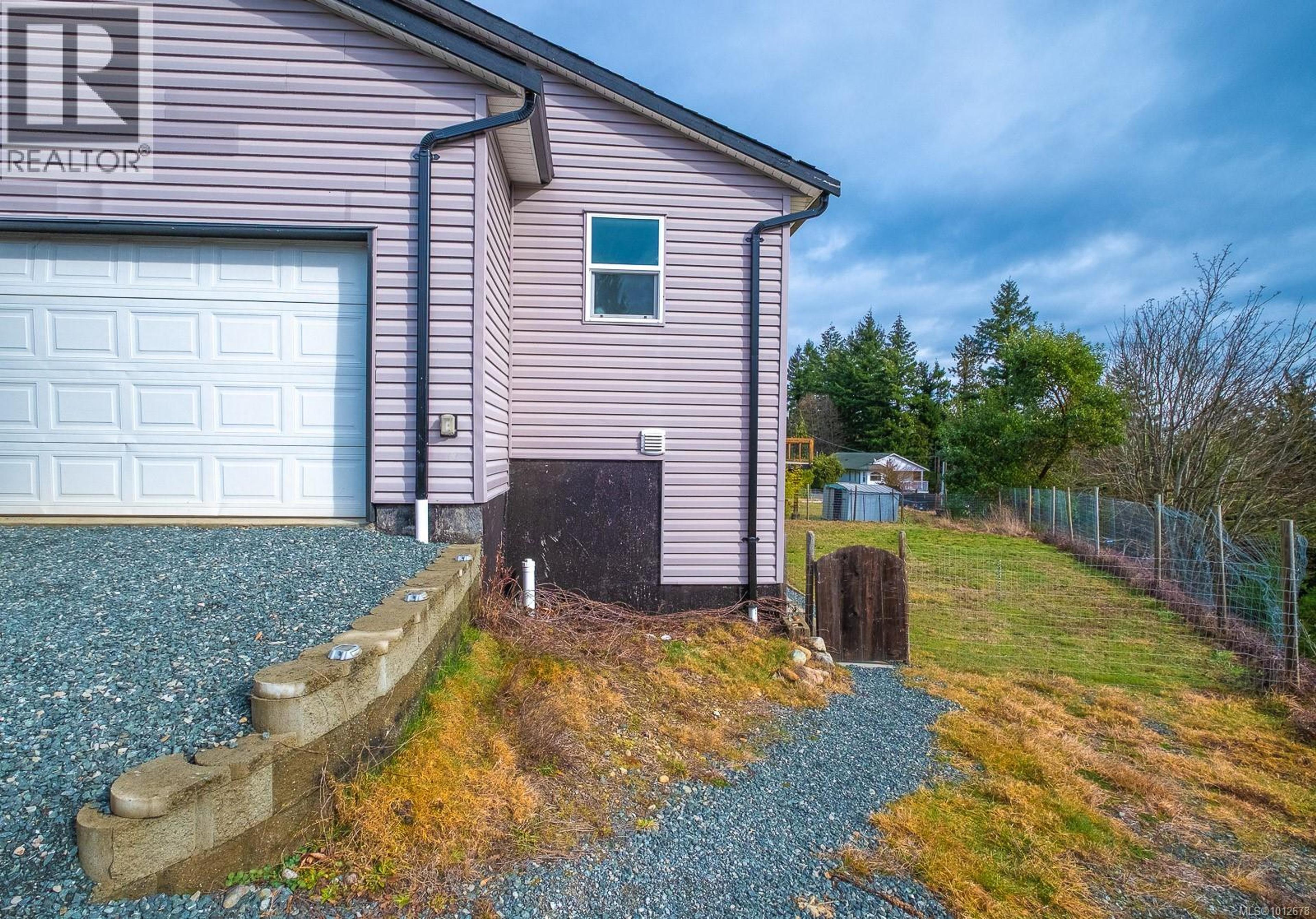 1731 Dar's Pl, Qualicum Beach - Exteriors - Photo 5