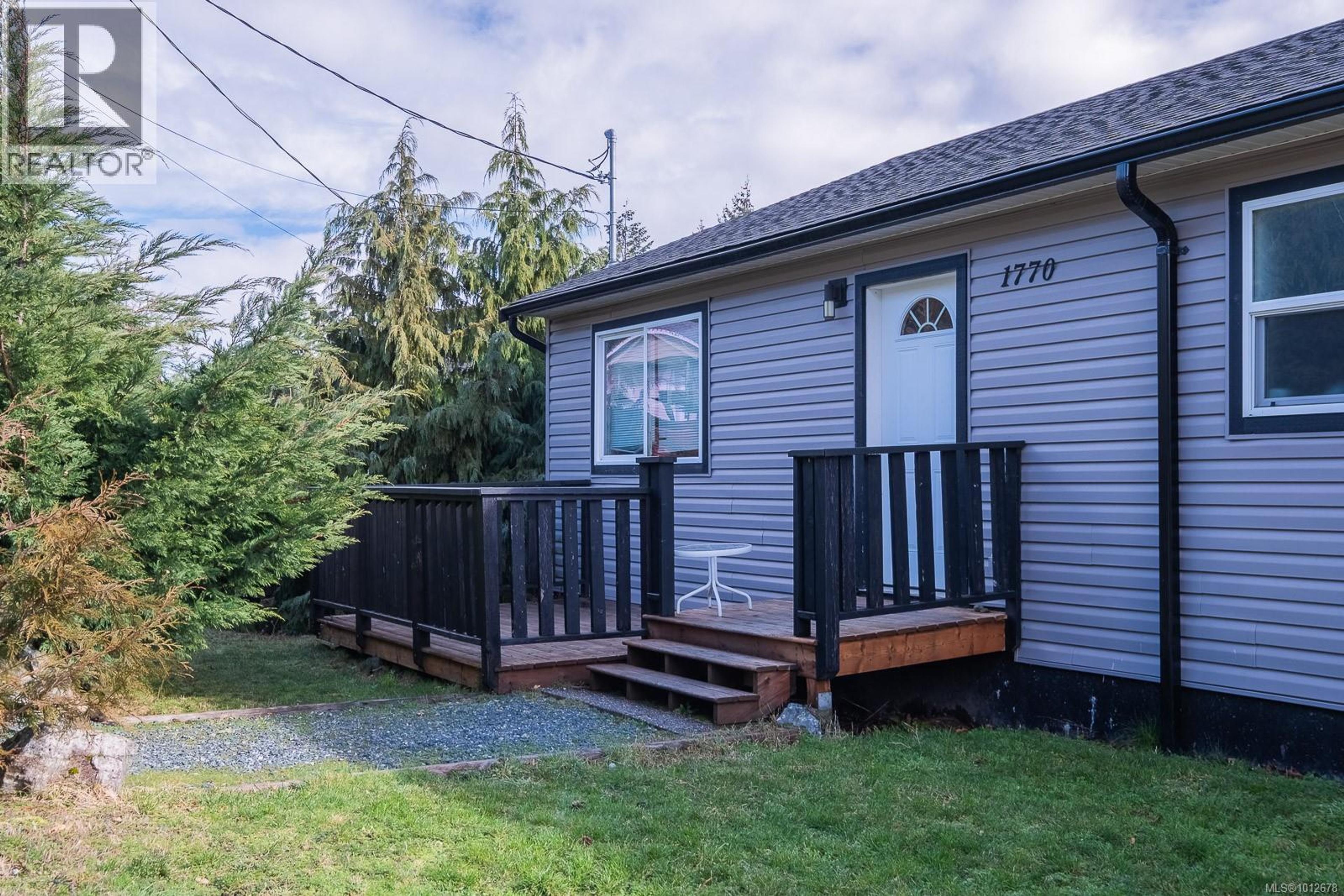 1731 Dar's Pl, Qualicum Beach - Exteriors - Photo 8