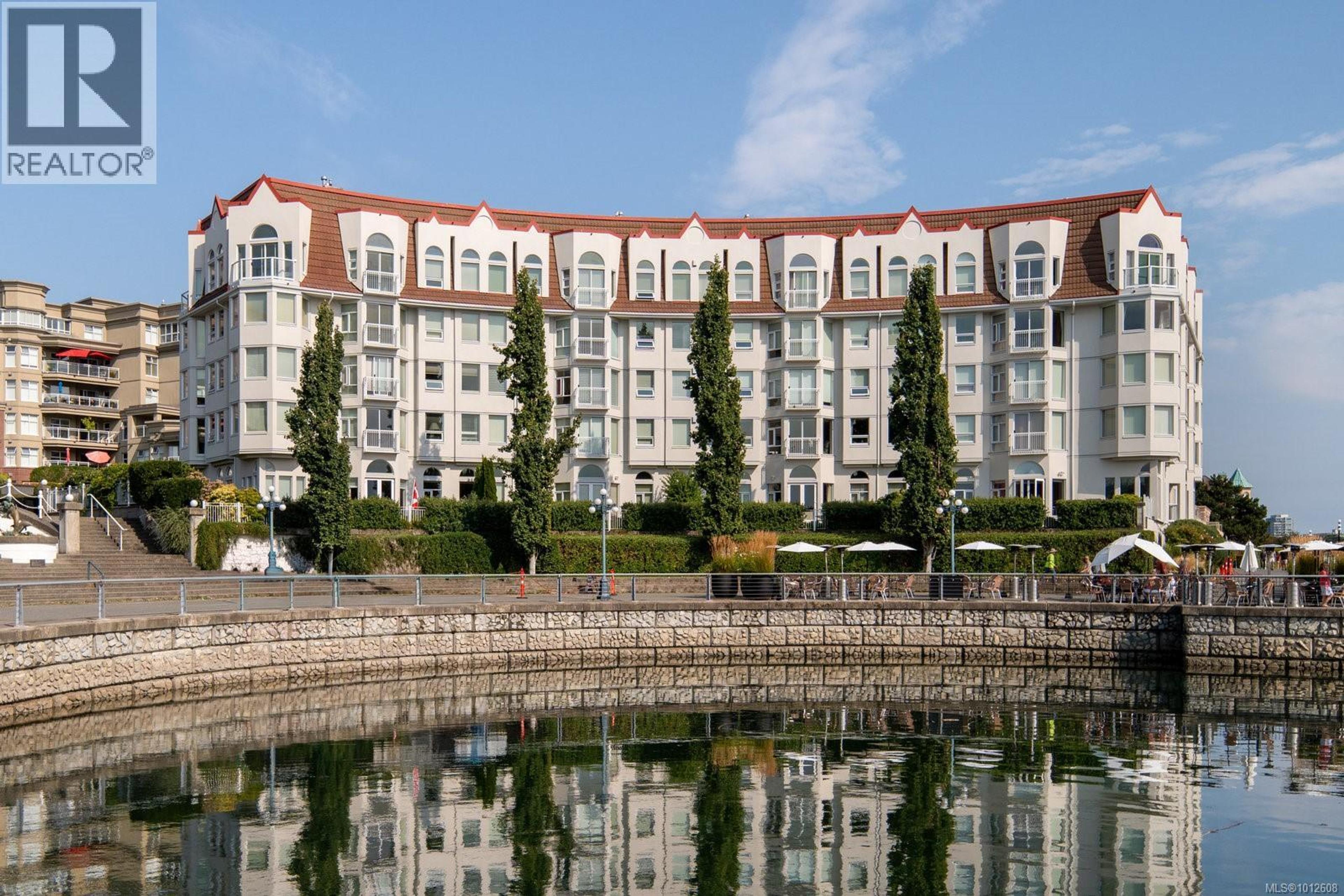 10 Paul Kane Pl, Victoria - Exteriors - Full Complex View - Photo 1