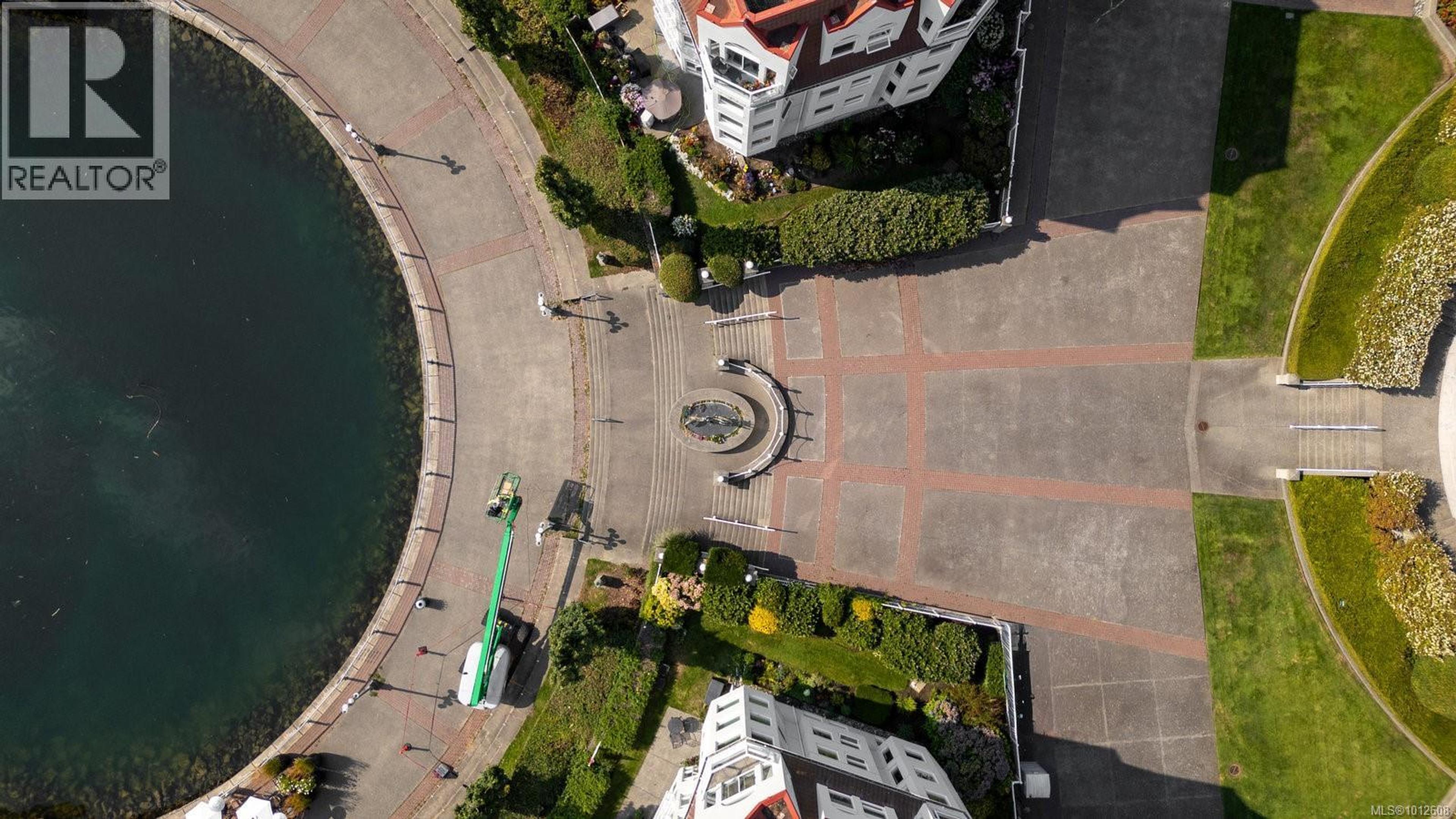 10 Paul Kane Pl, Victoria - Exteriors - Full Complex View, Drone/Aerial View - Photo 3