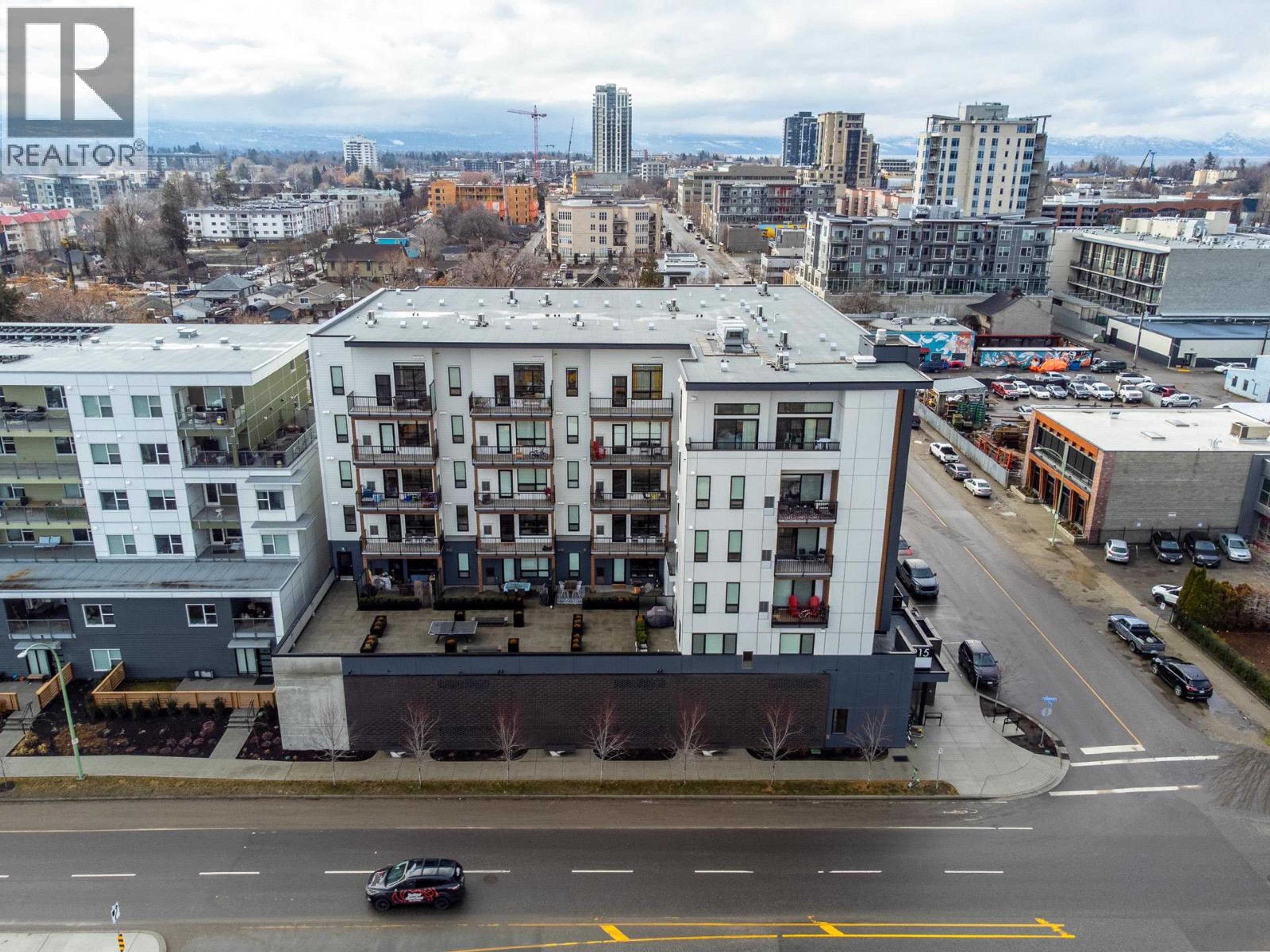 1215 St Paul Street, Kelowna - Exteriors - Drone/Aerial View - Photo 2