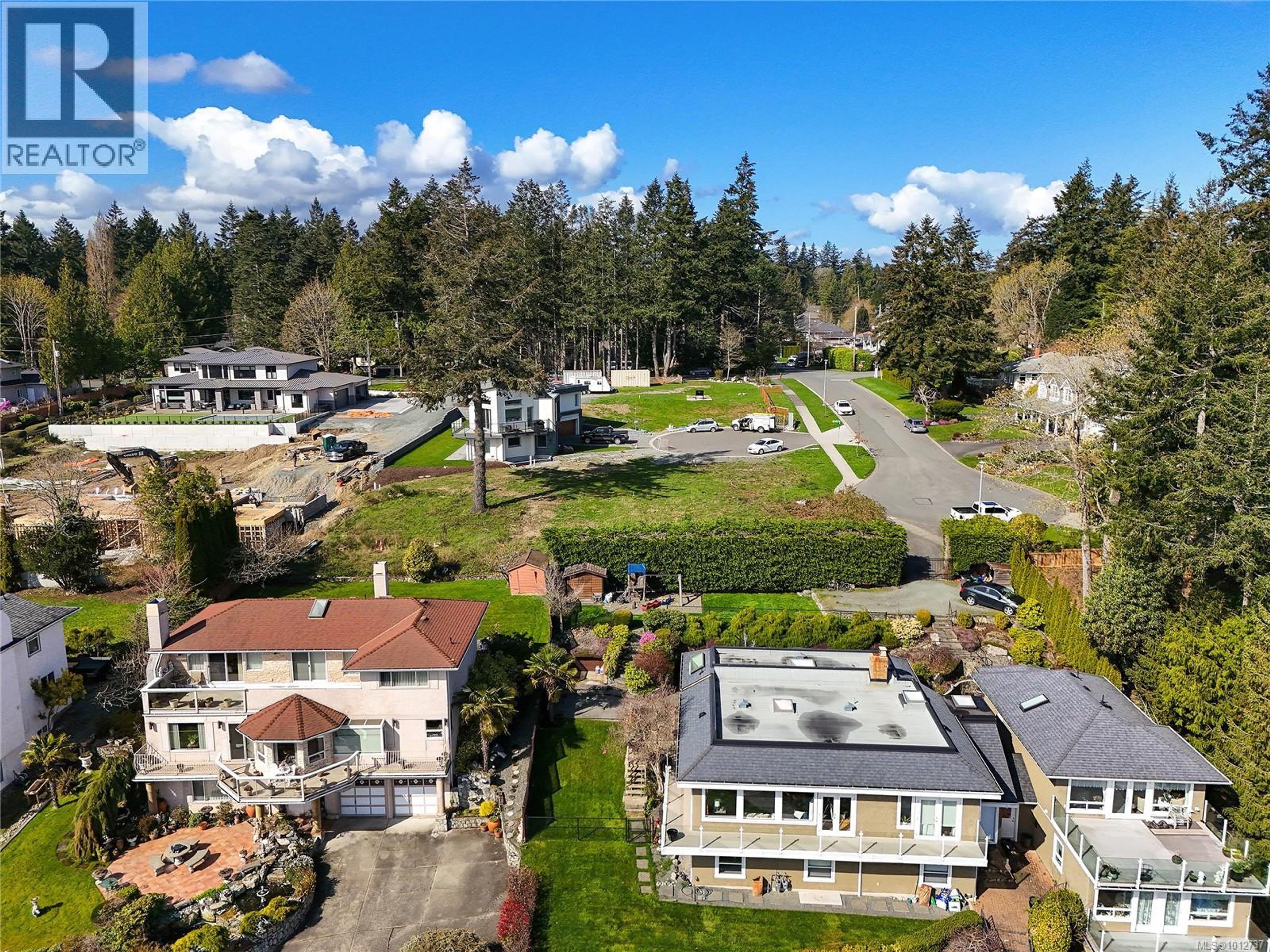 805 Yole Pl, Saanich - Exteriors - Drone/Aerial View - Photo 1