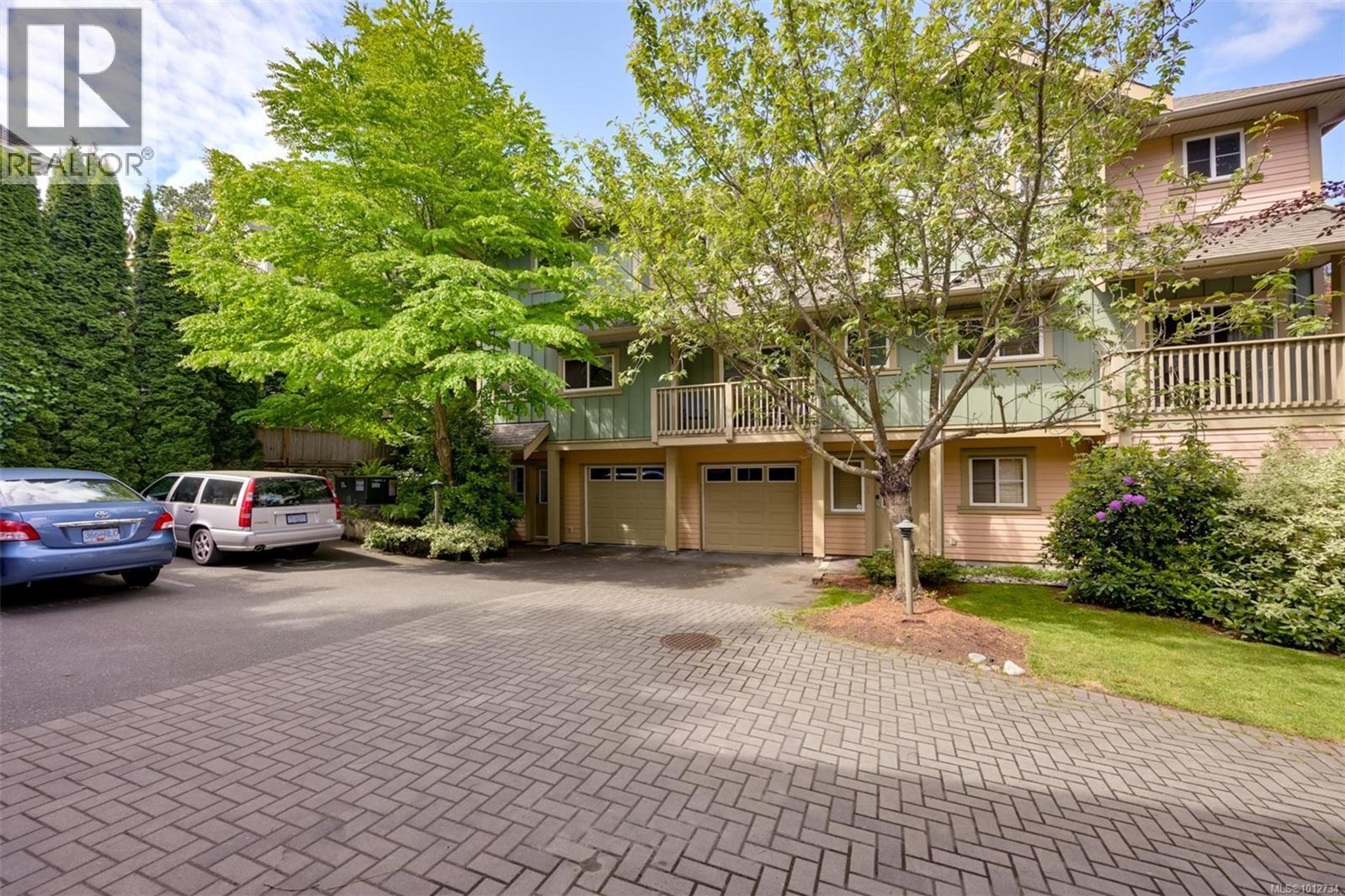 1405 Mallek Cres, Victoria - Exteriors - Full Complex View - Photo 3