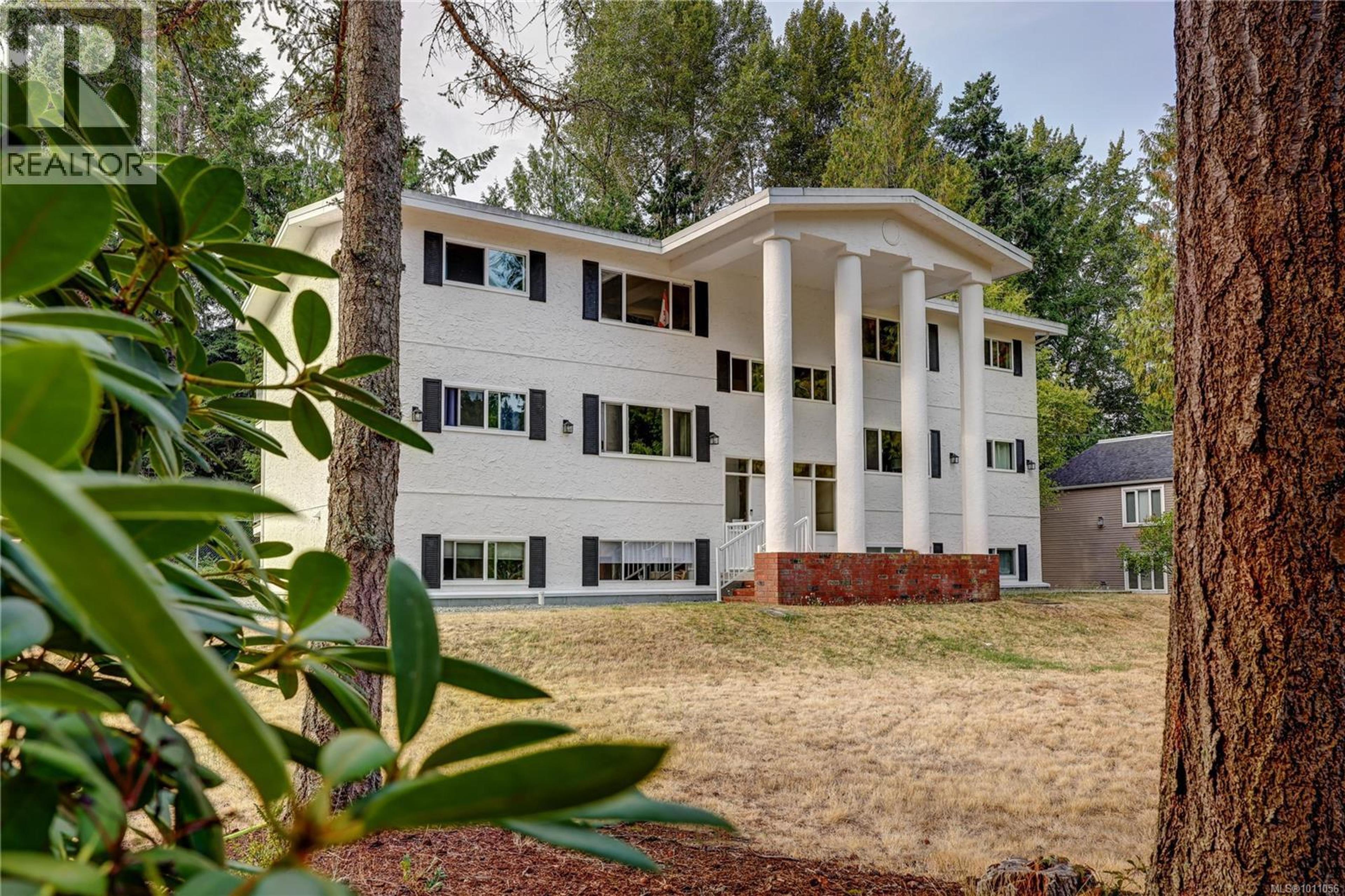 322 Village Way, Qualicum Beach - Exteriors - Photo 2
