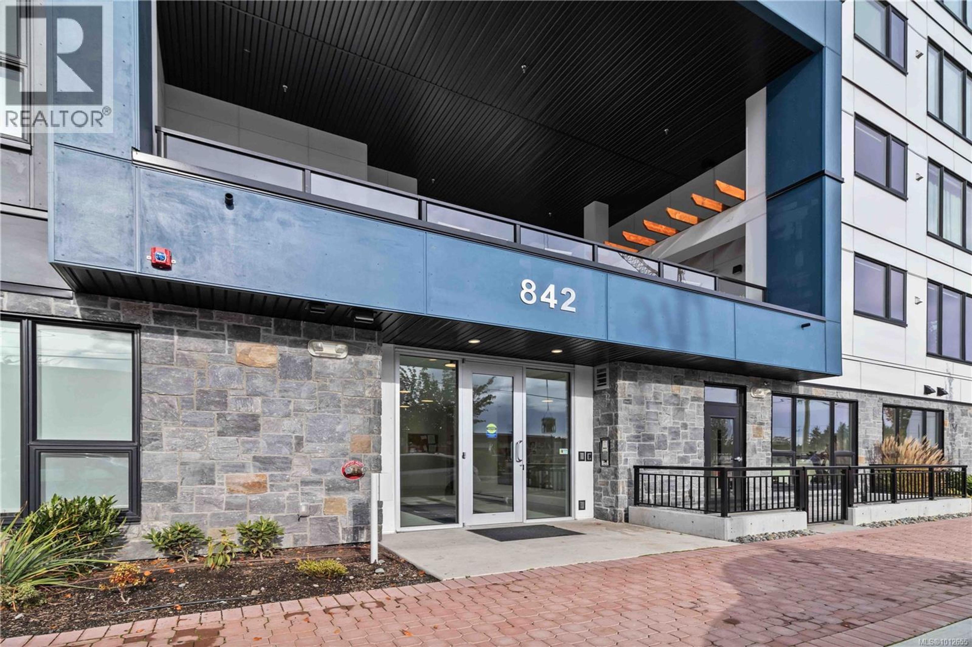 842 Orono Ave, Langford - Exteriors - Photo 3