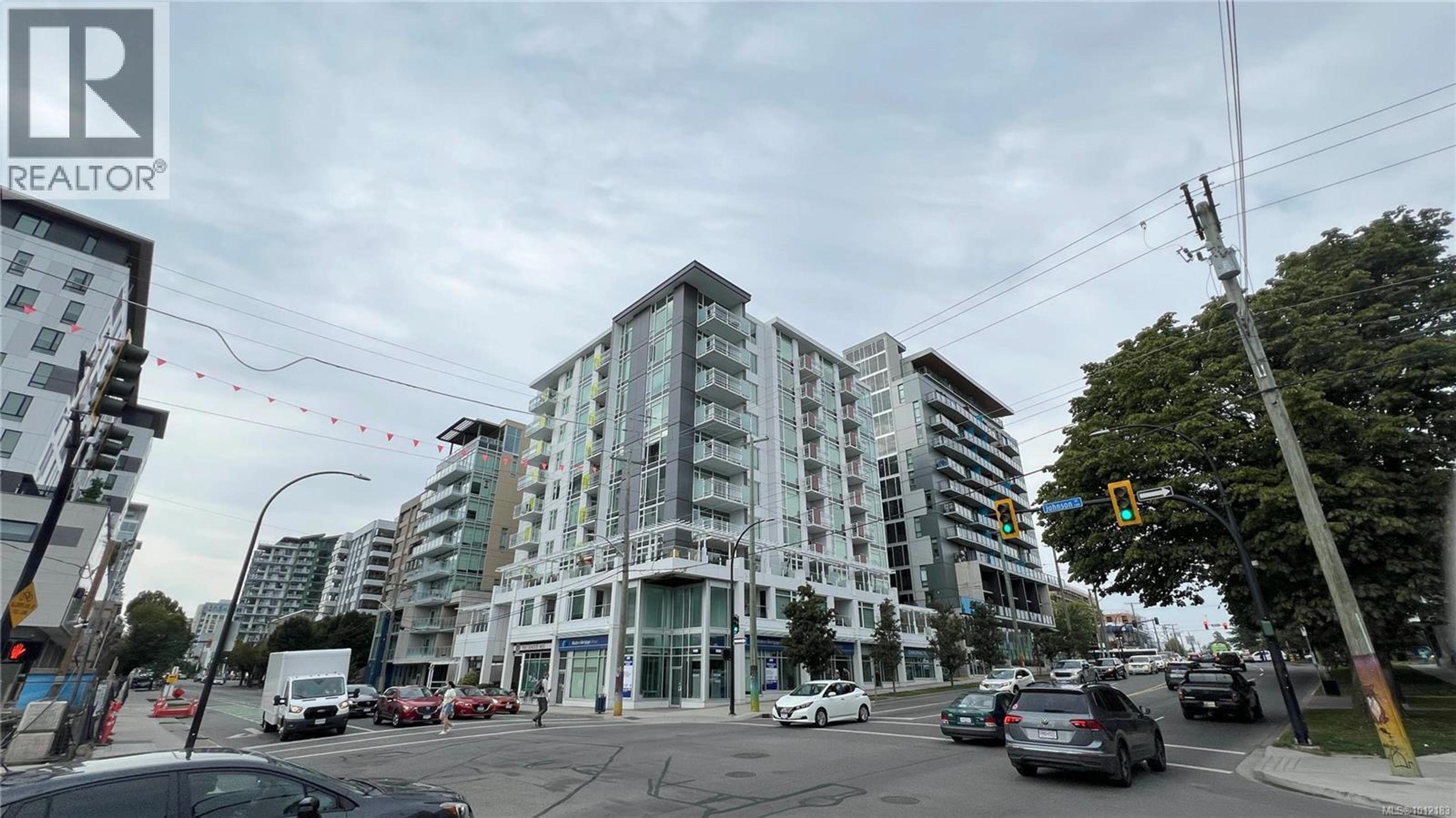 1090 Johnson St, Victoria - Exteriors - Photo 2