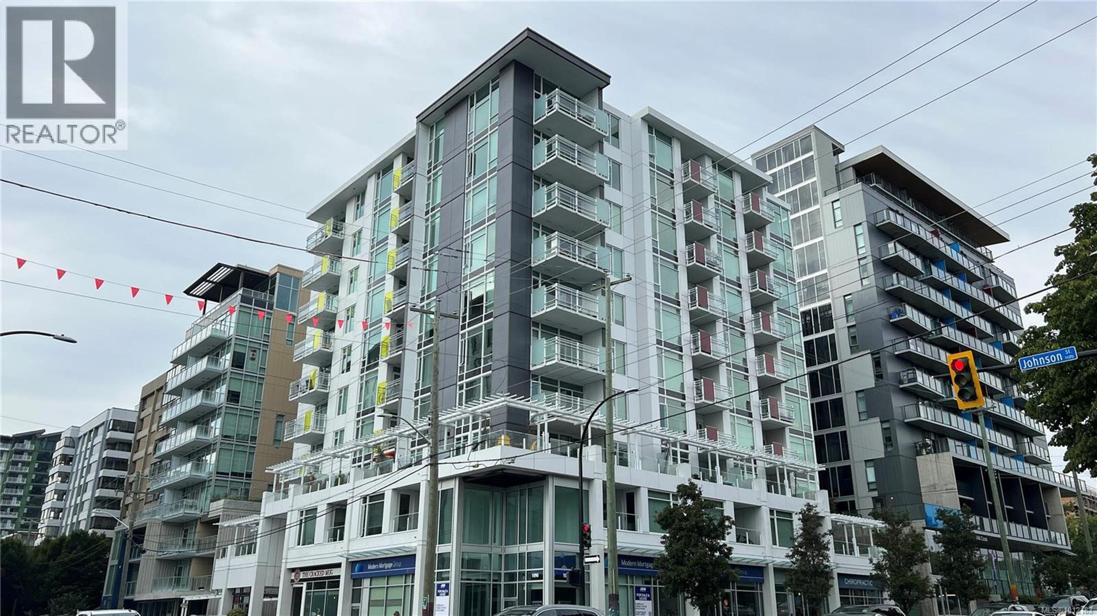 1090 Johnson St, Victoria - Exteriors - Photo 4