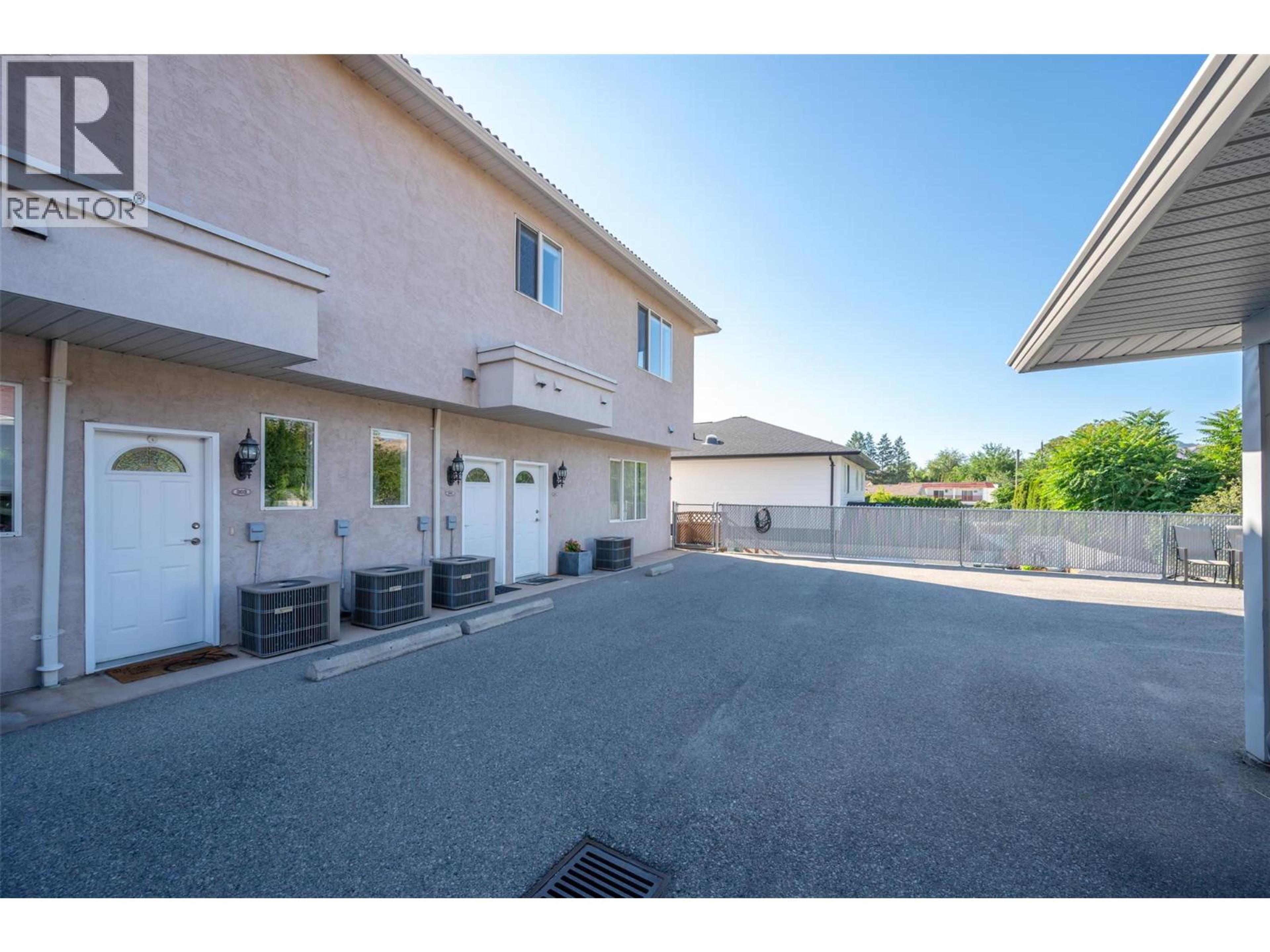 5820 89th Street, Osoyoos - Exteriors - Full Complex View - Photo 8