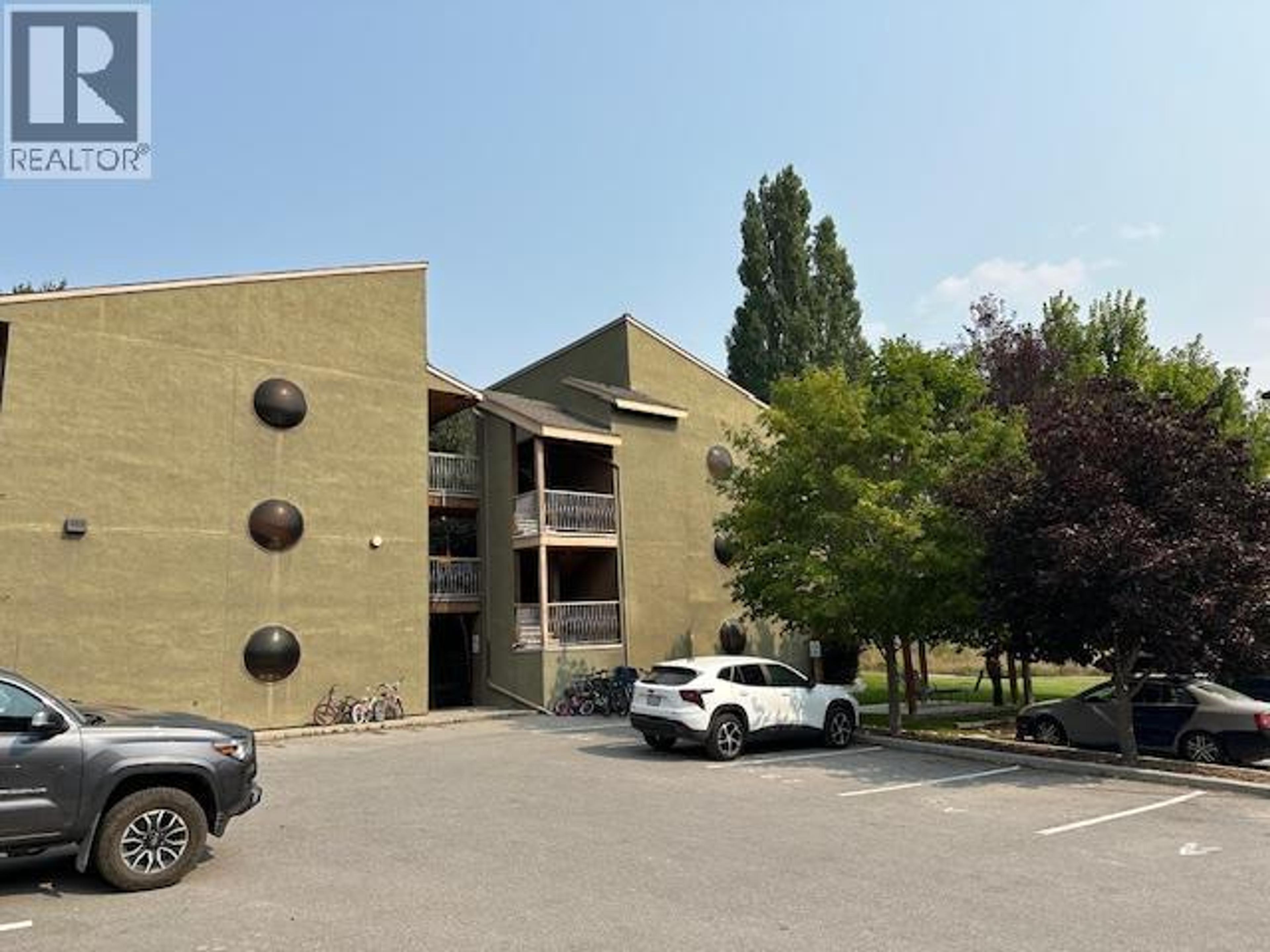 1309 11th Avenue, Invermere - Exteriors - Photo 2