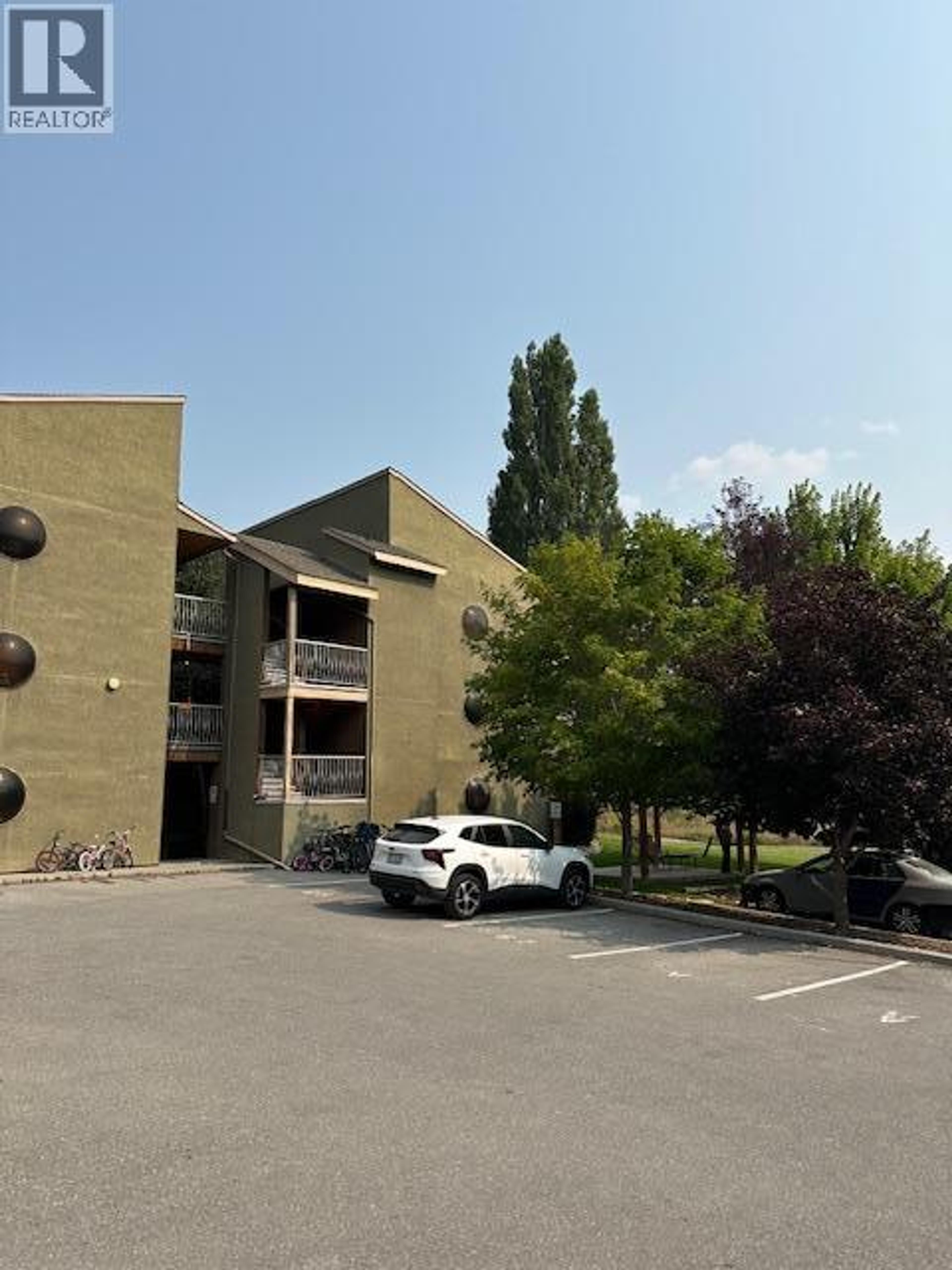 1309 11th Avenue, Invermere - Exteriors - Photo 3