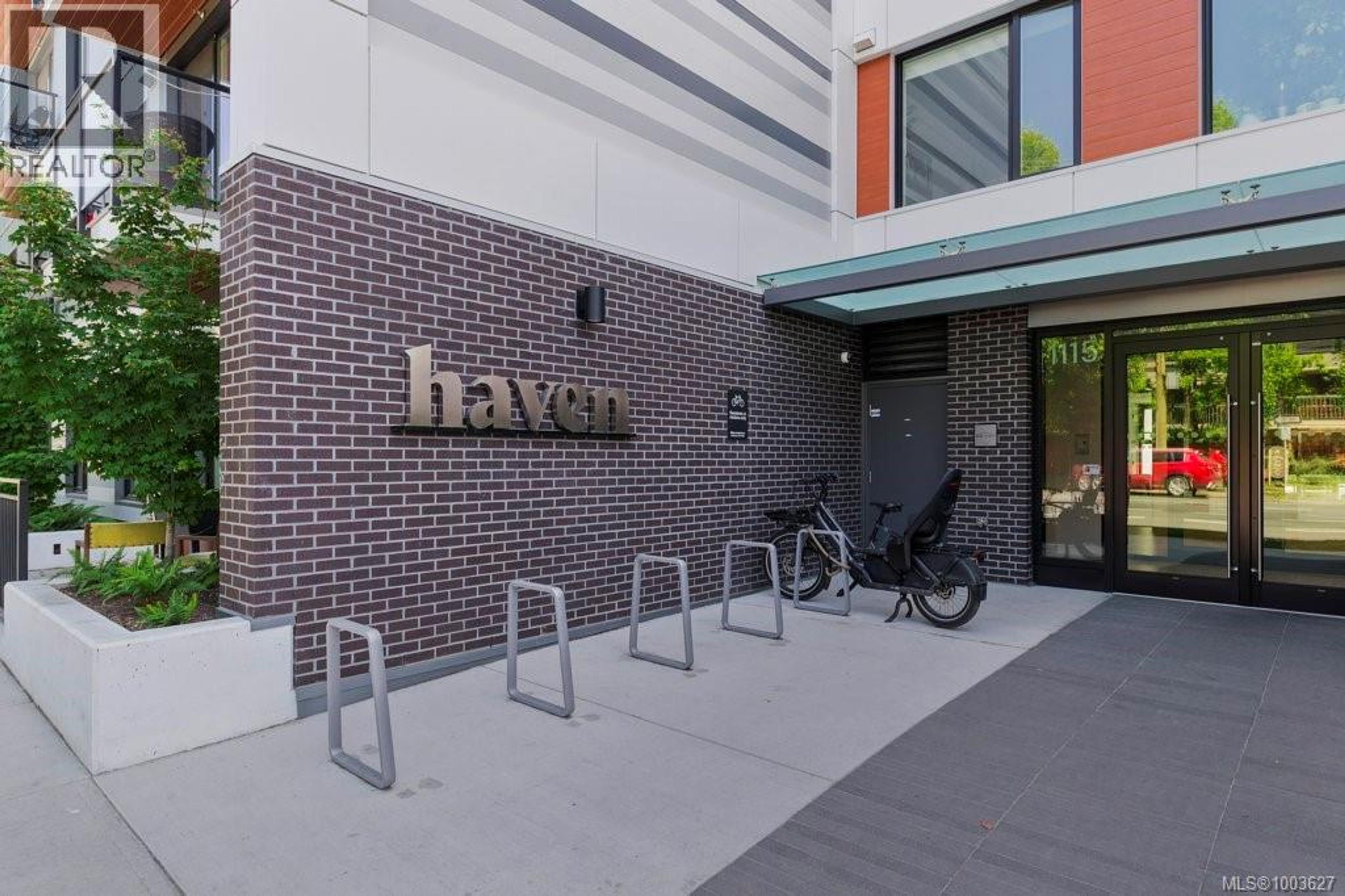 1115 Johnson St, Victoria - Exteriors - Photo 1