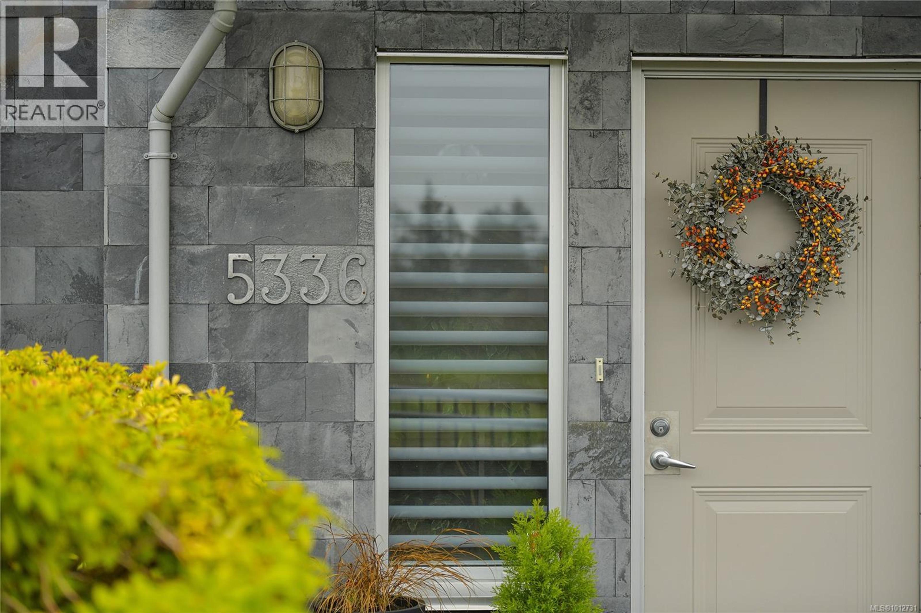 5322 Sayward Hill Cres, Saanich - Exteriors - Photo 5