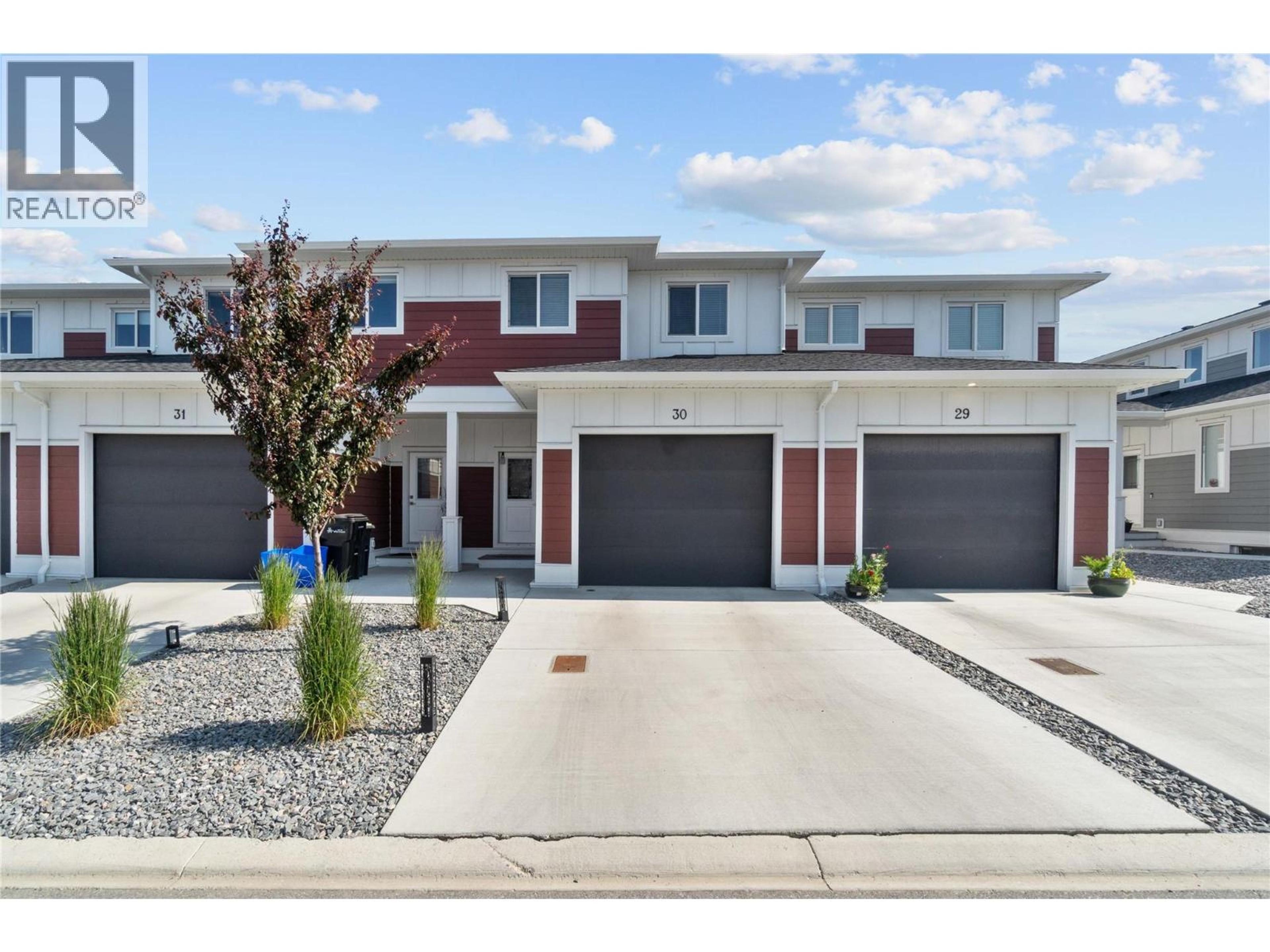 1999 15 Avenue, Vernon - Exteriors - Photo 2