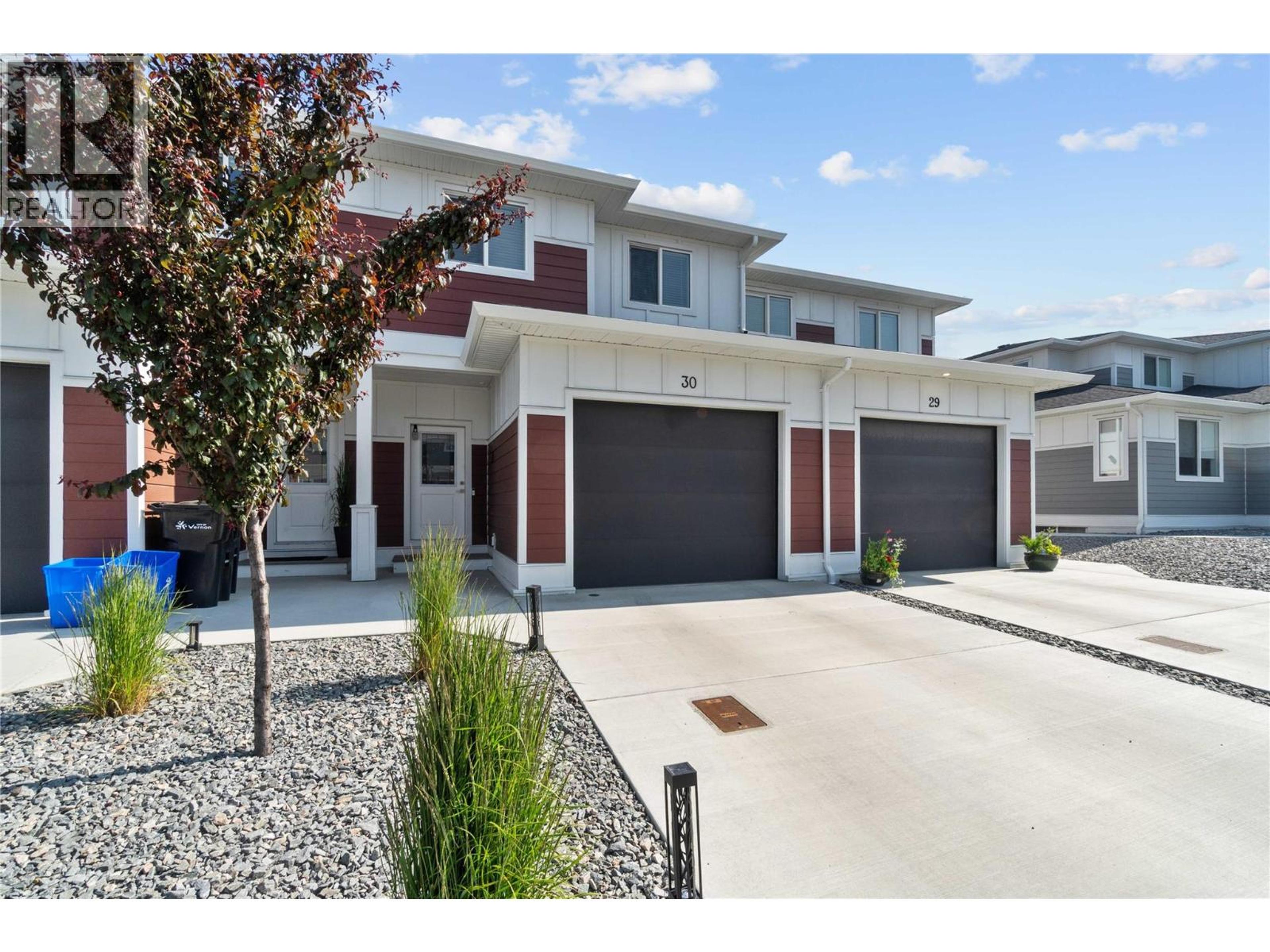 1999 15 Avenue, Vernon - Exteriors - Photo 5