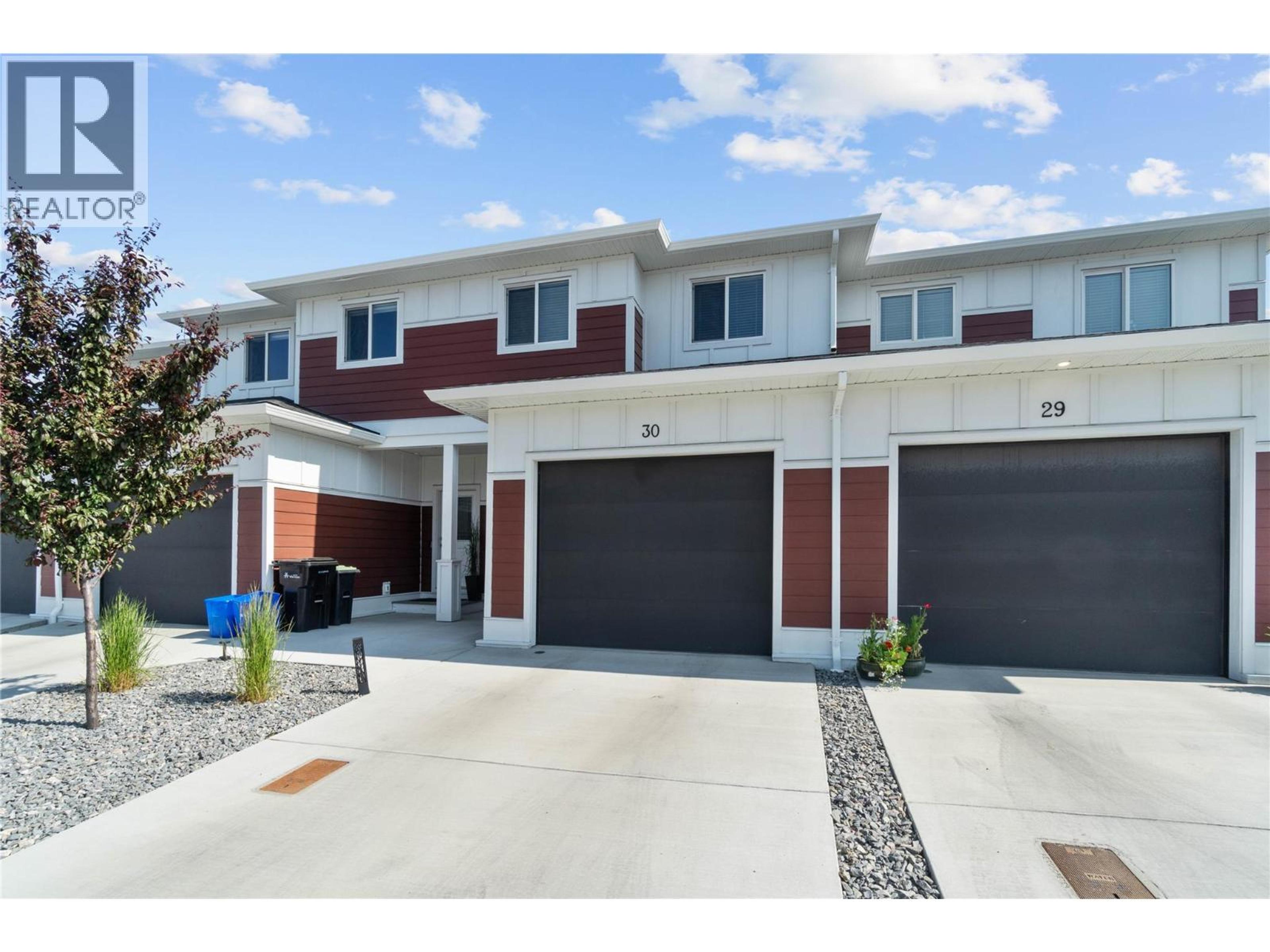 1999 15 Avenue, Vernon - Exteriors - Photo 7