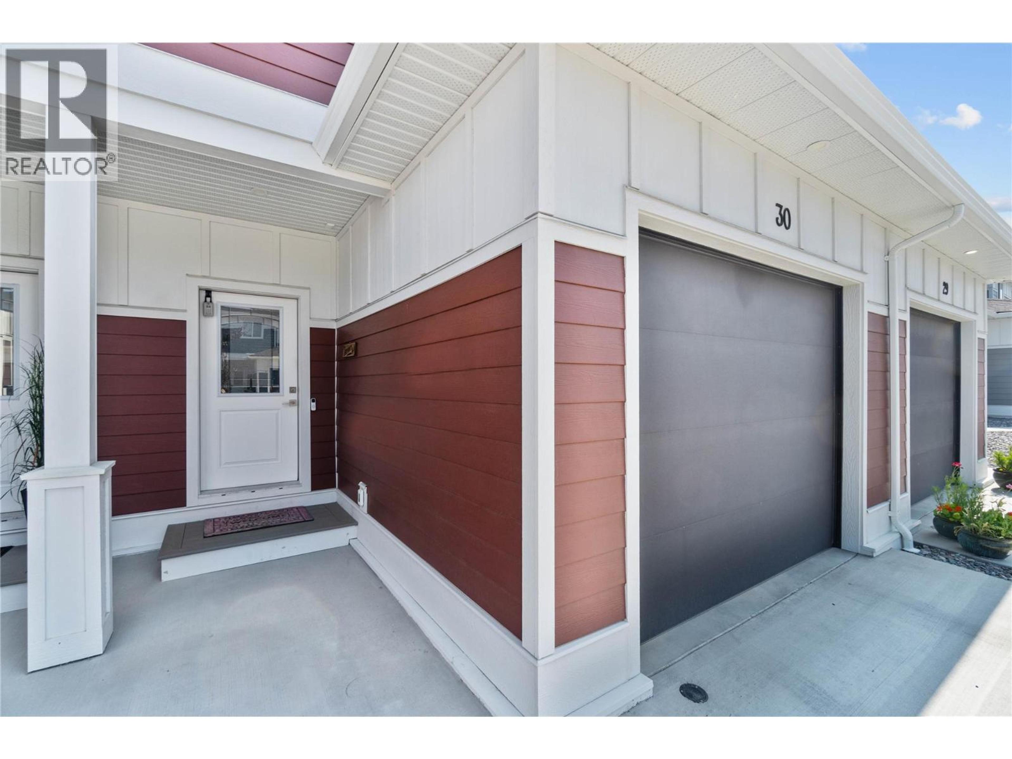 1999 15 Avenue, Vernon - Exteriors - Photo 8