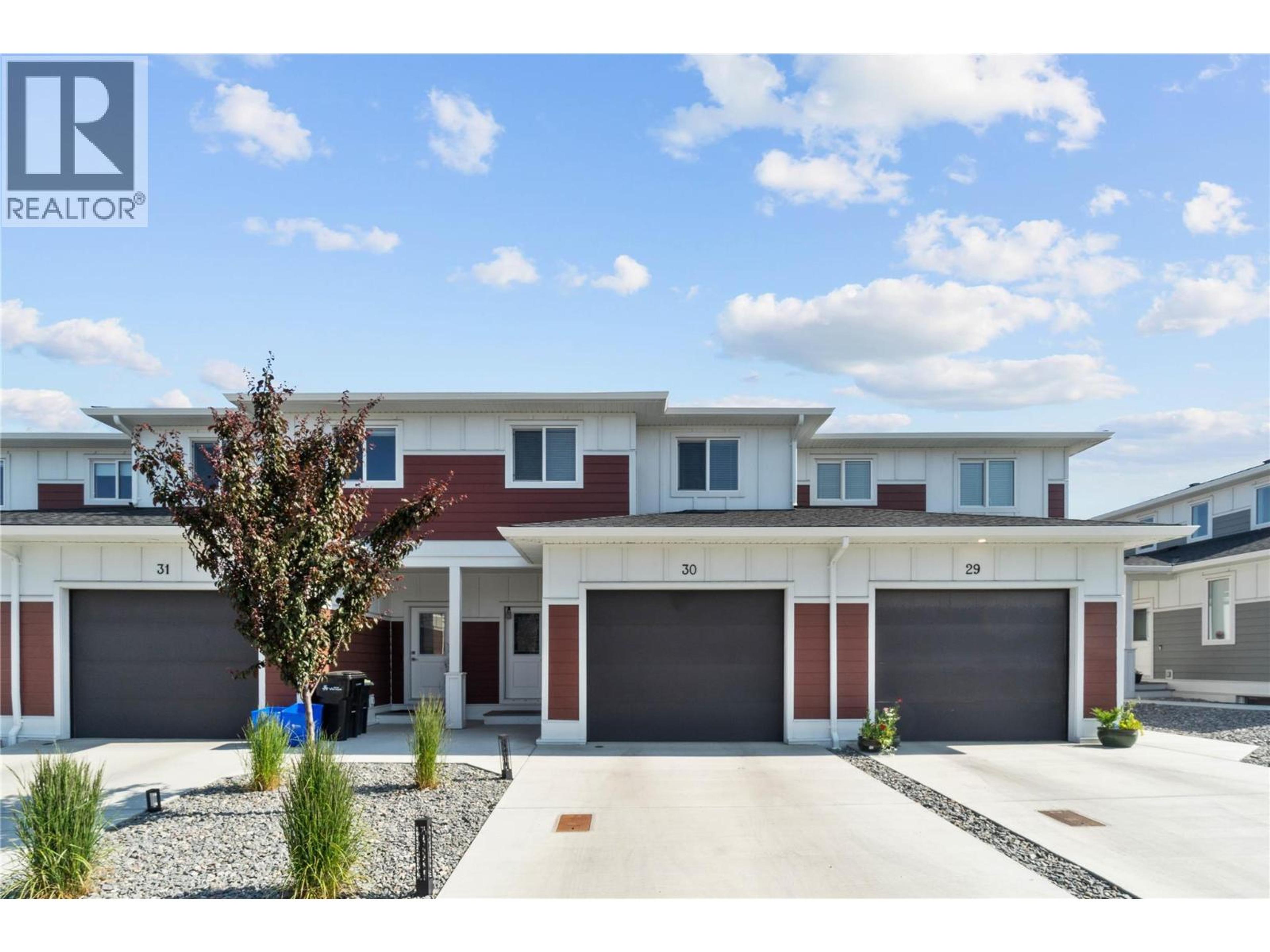 1999 15 Avenue, Vernon - Exteriors - Photo 9