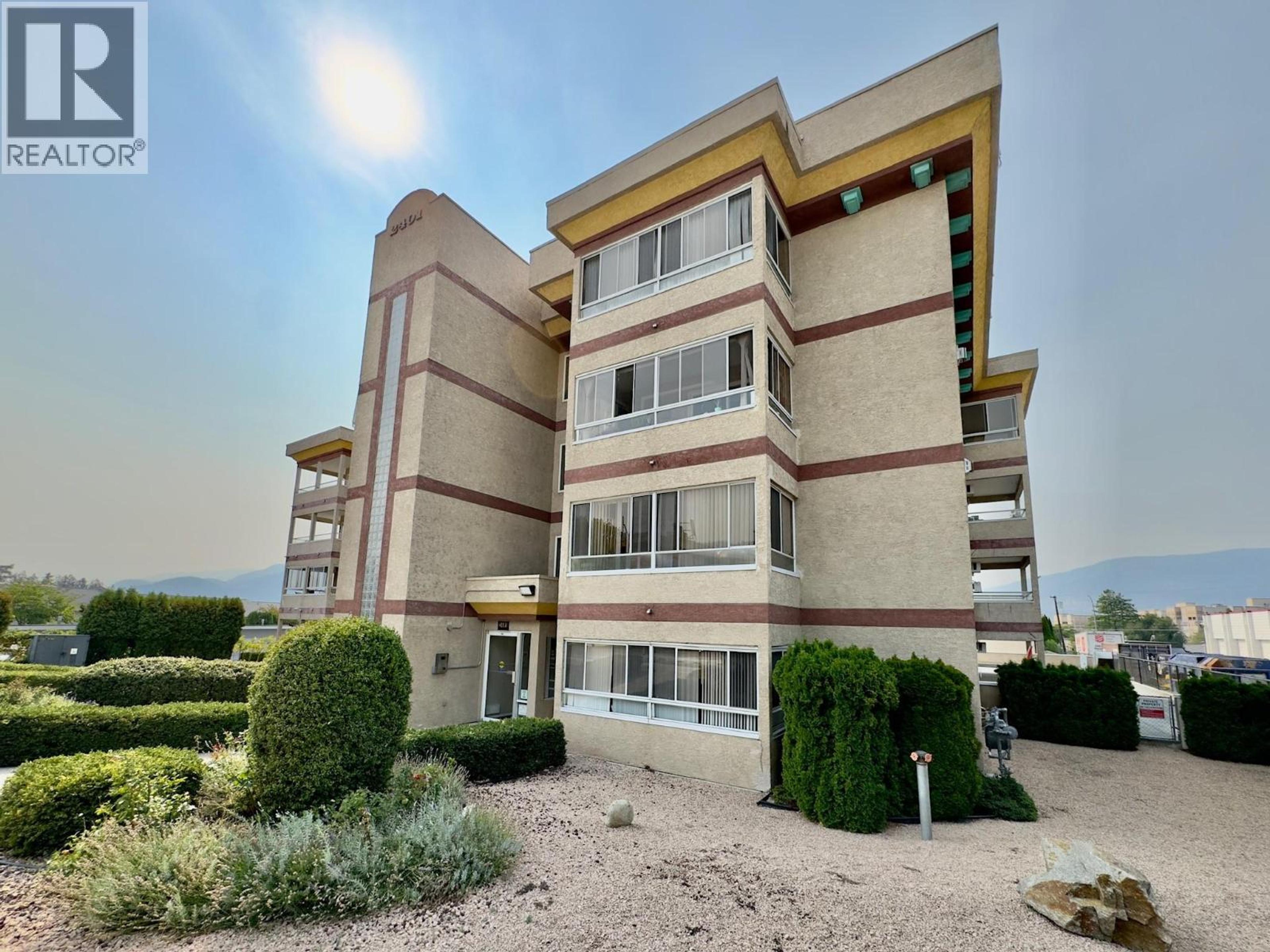 2401 SOUTH MAIN Street, Penticton - Exteriors - Photo 5