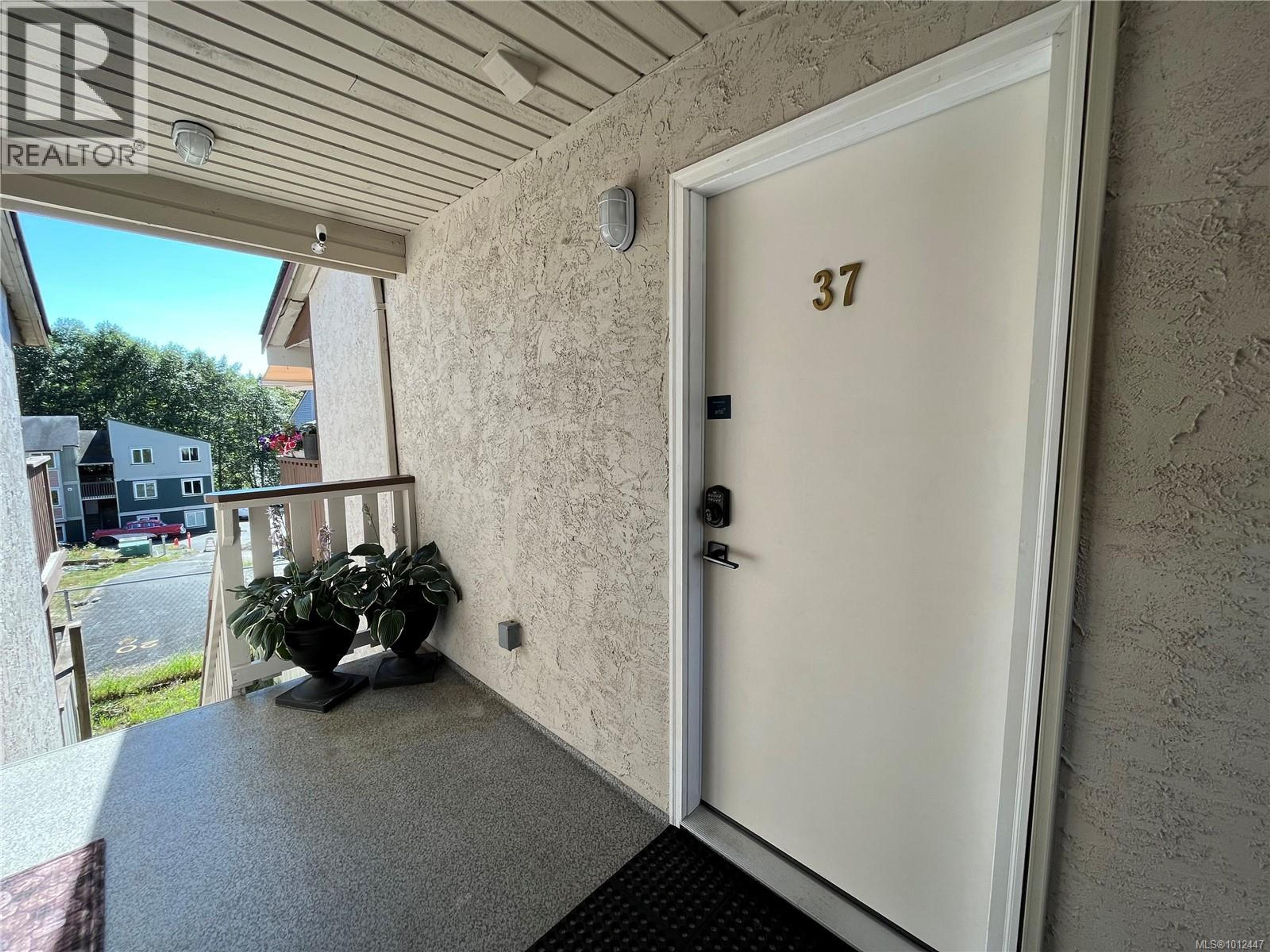 7077 Highland Dr, Port Hardy - Exteriors - Photo 2