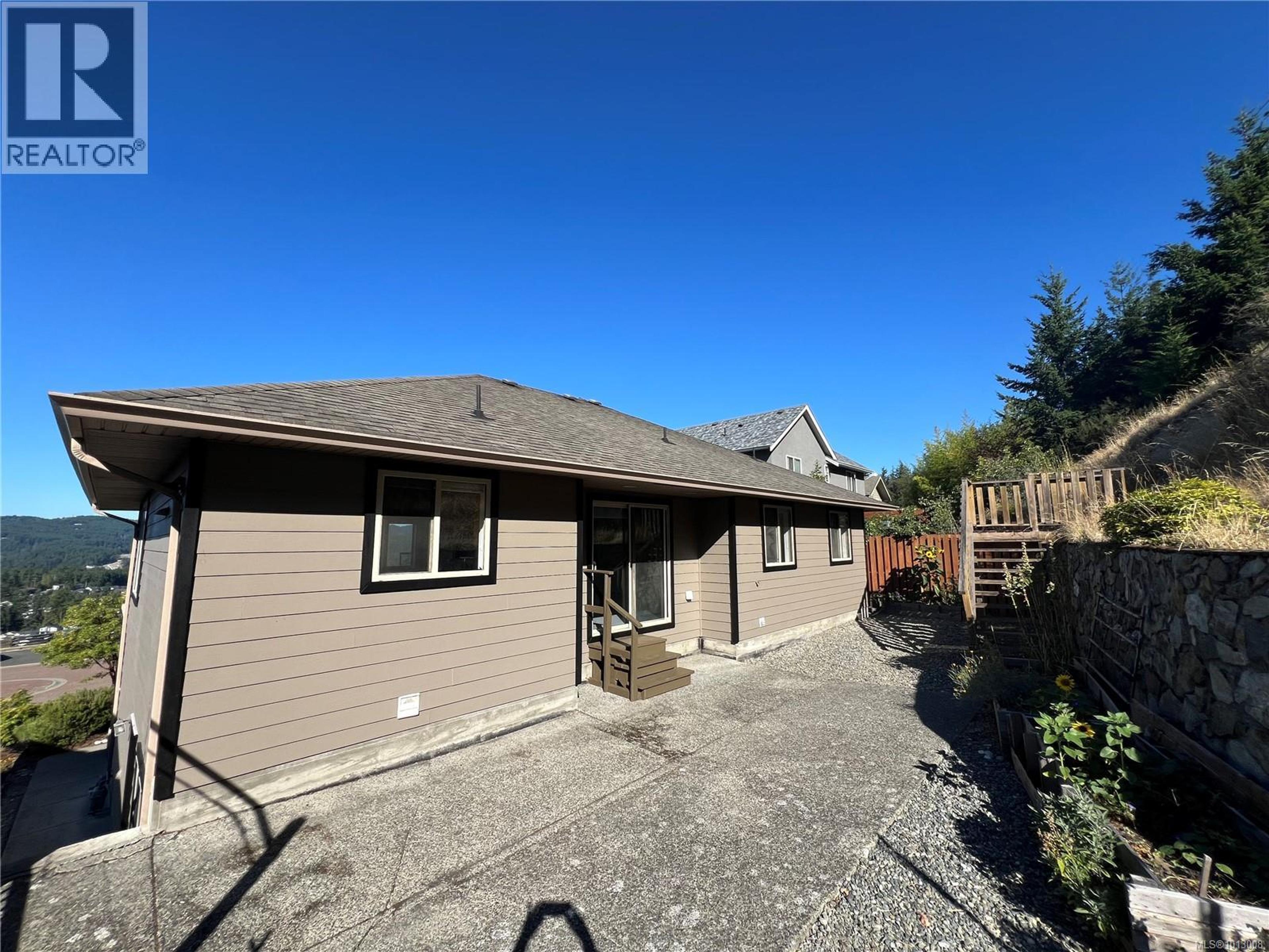 3581 Sun Vista, Langford - Exteriors - Photo 2