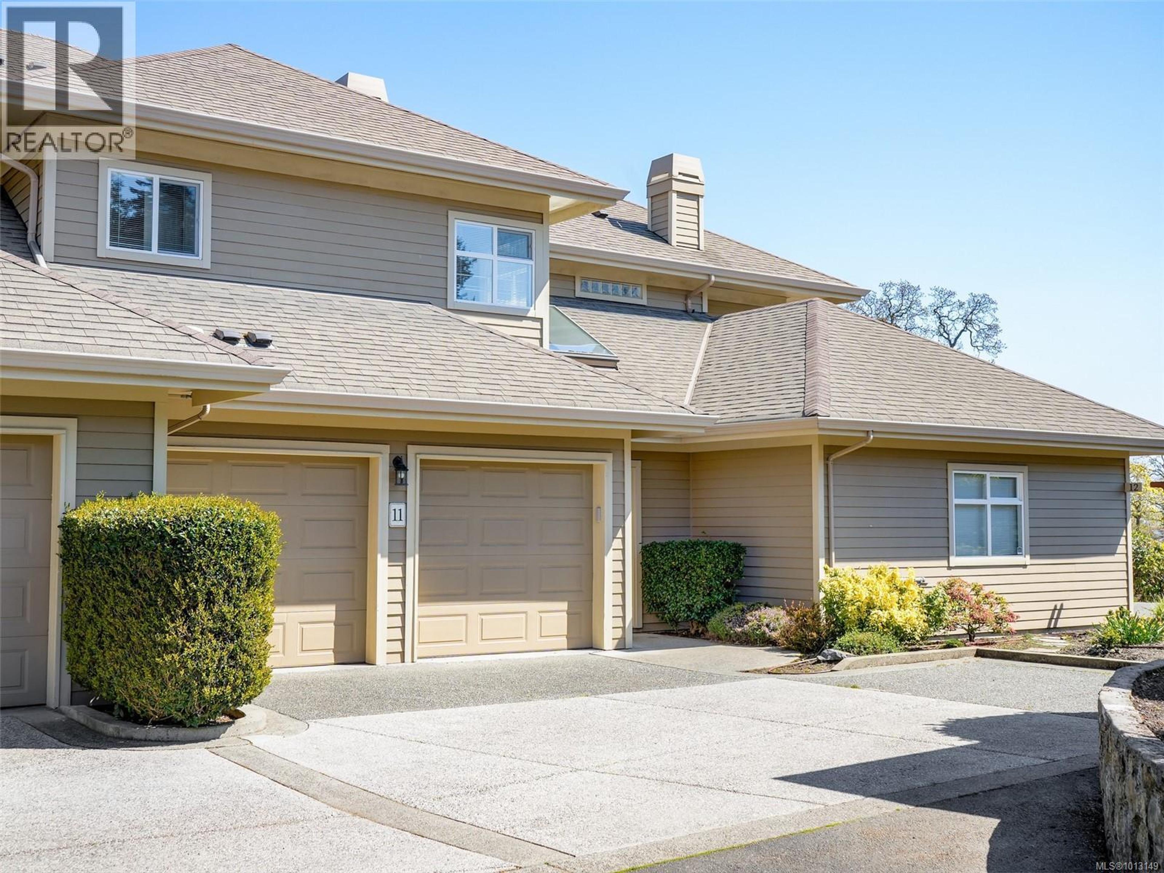 4522 Gordon Point Dr, Saanich - Exteriors - Photo 2