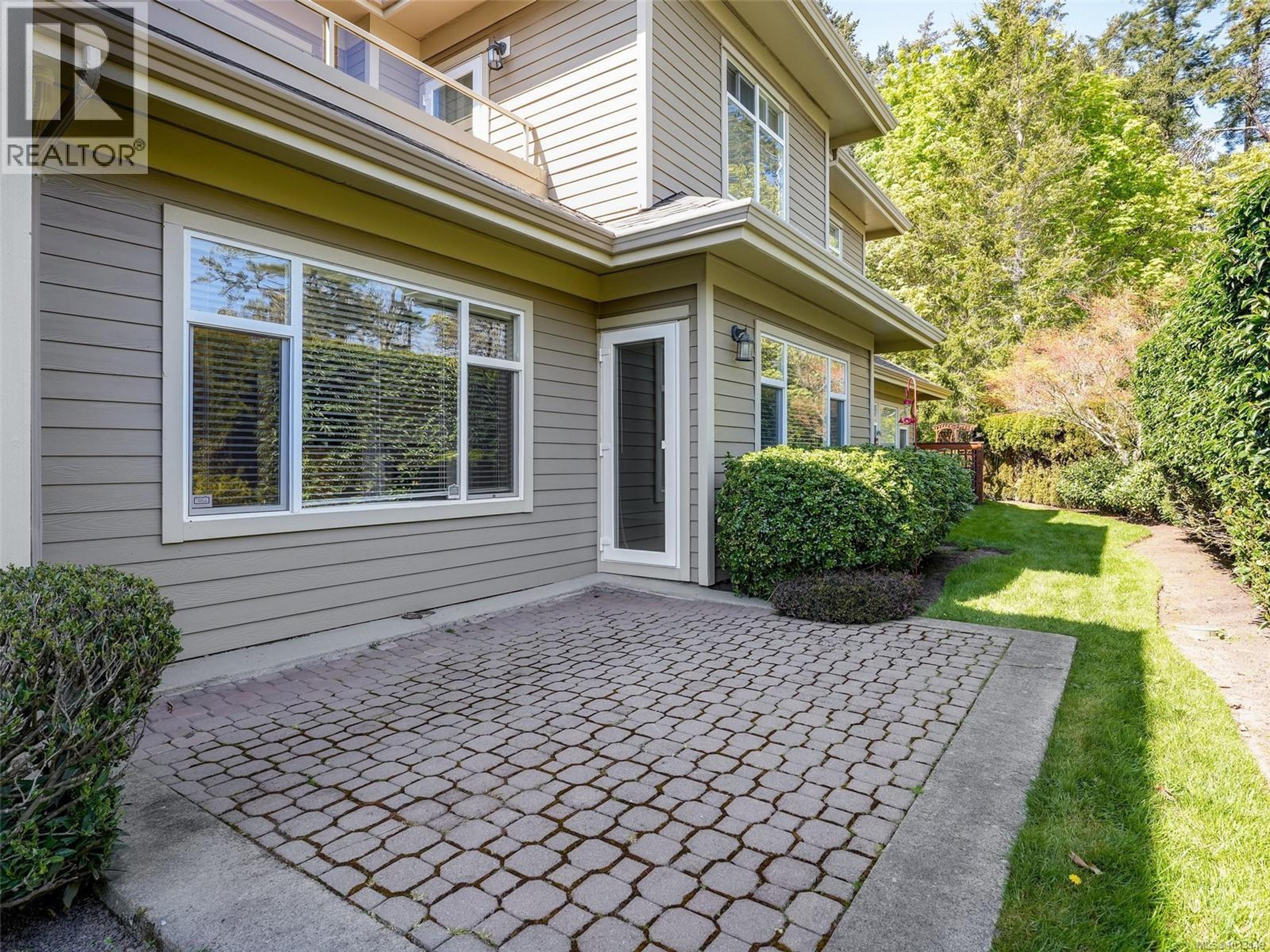 4522 Gordon Point Dr, Saanich - Exteriors - Photo 1