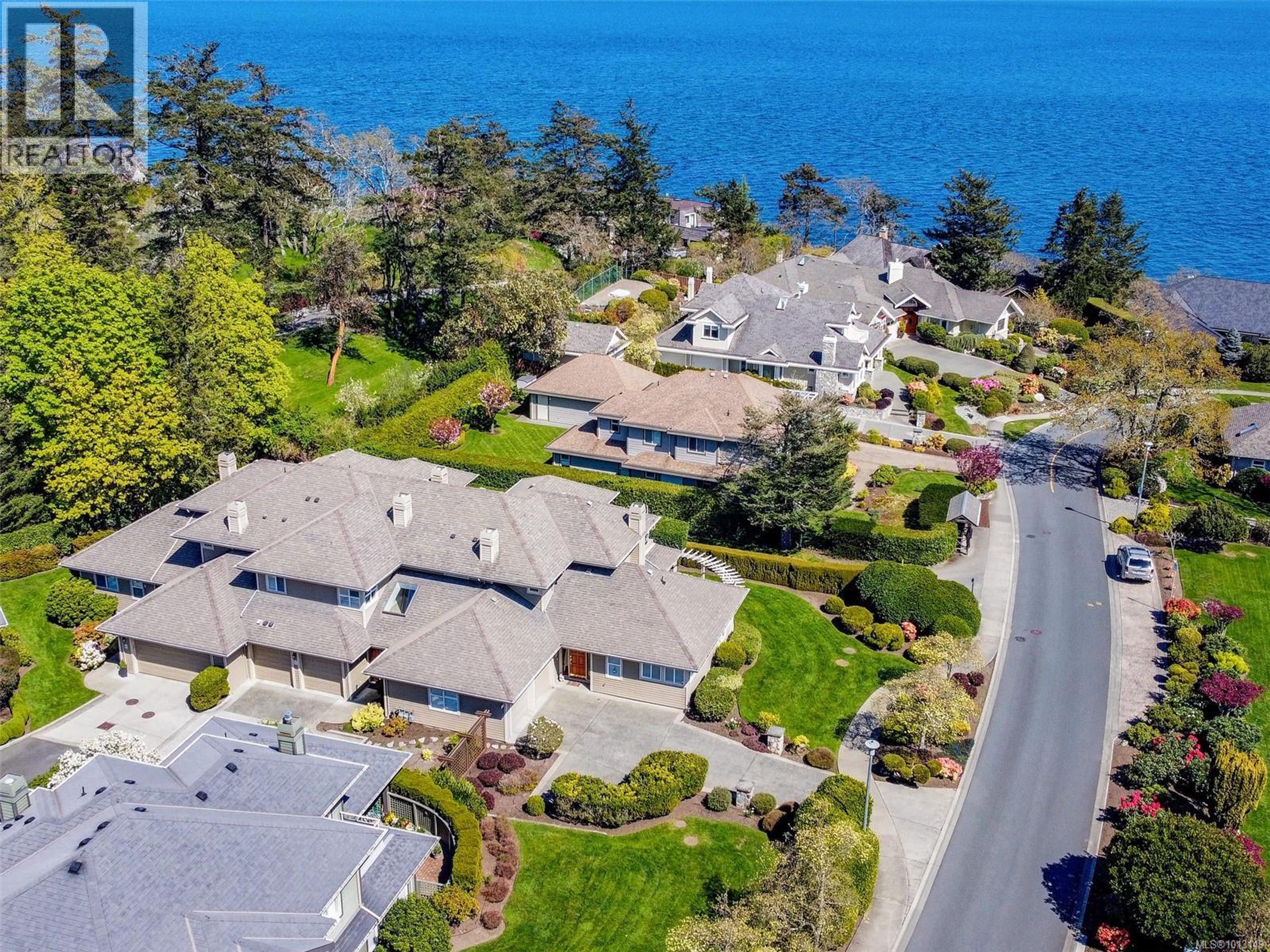 4522 Gordon Point Dr, Saanich - Exteriors - Full Complex View, Drone/Aerial View - Photo 3