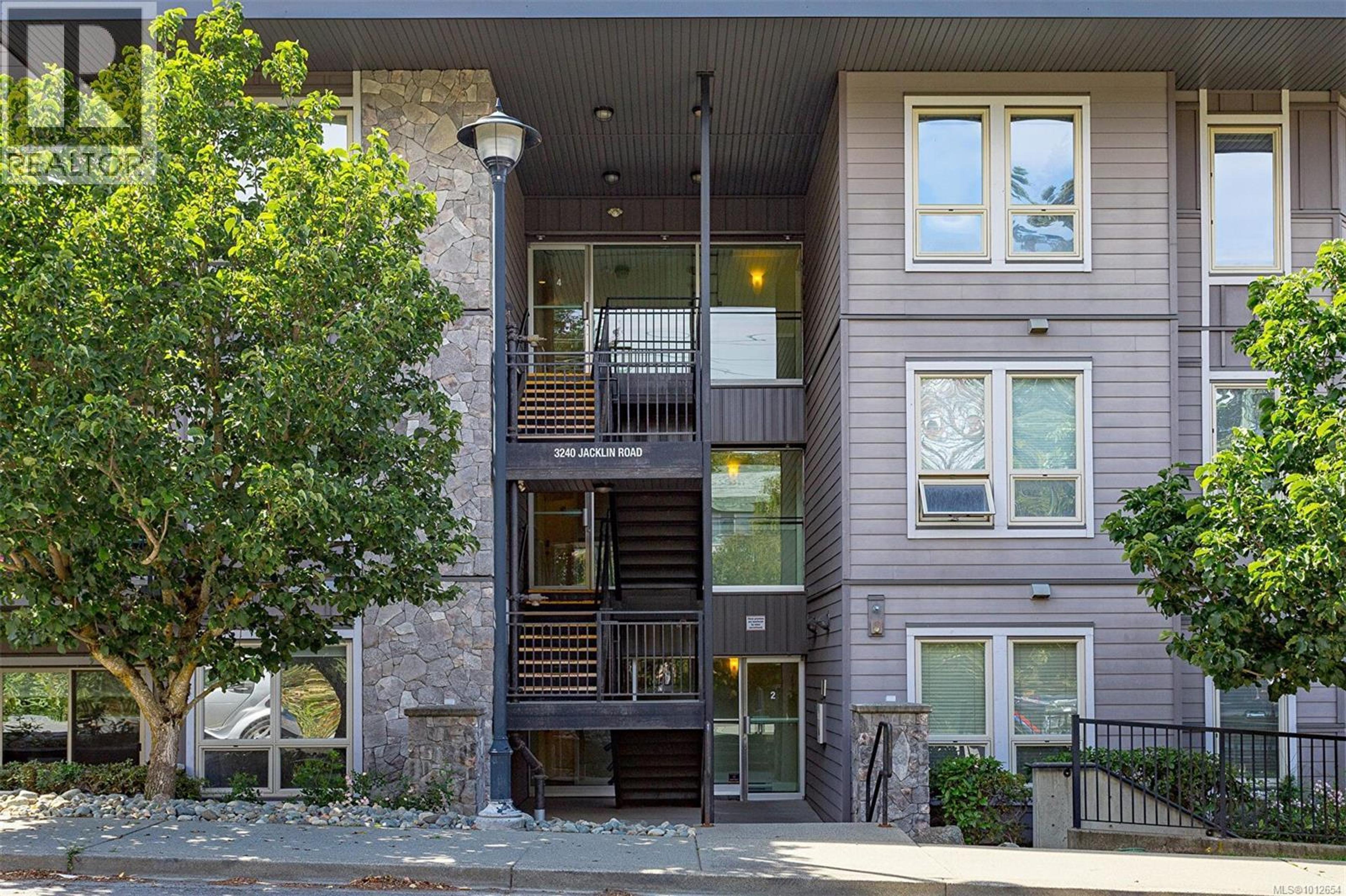 3240 Jacklin Rd, Langford - Exteriors - Photo 4