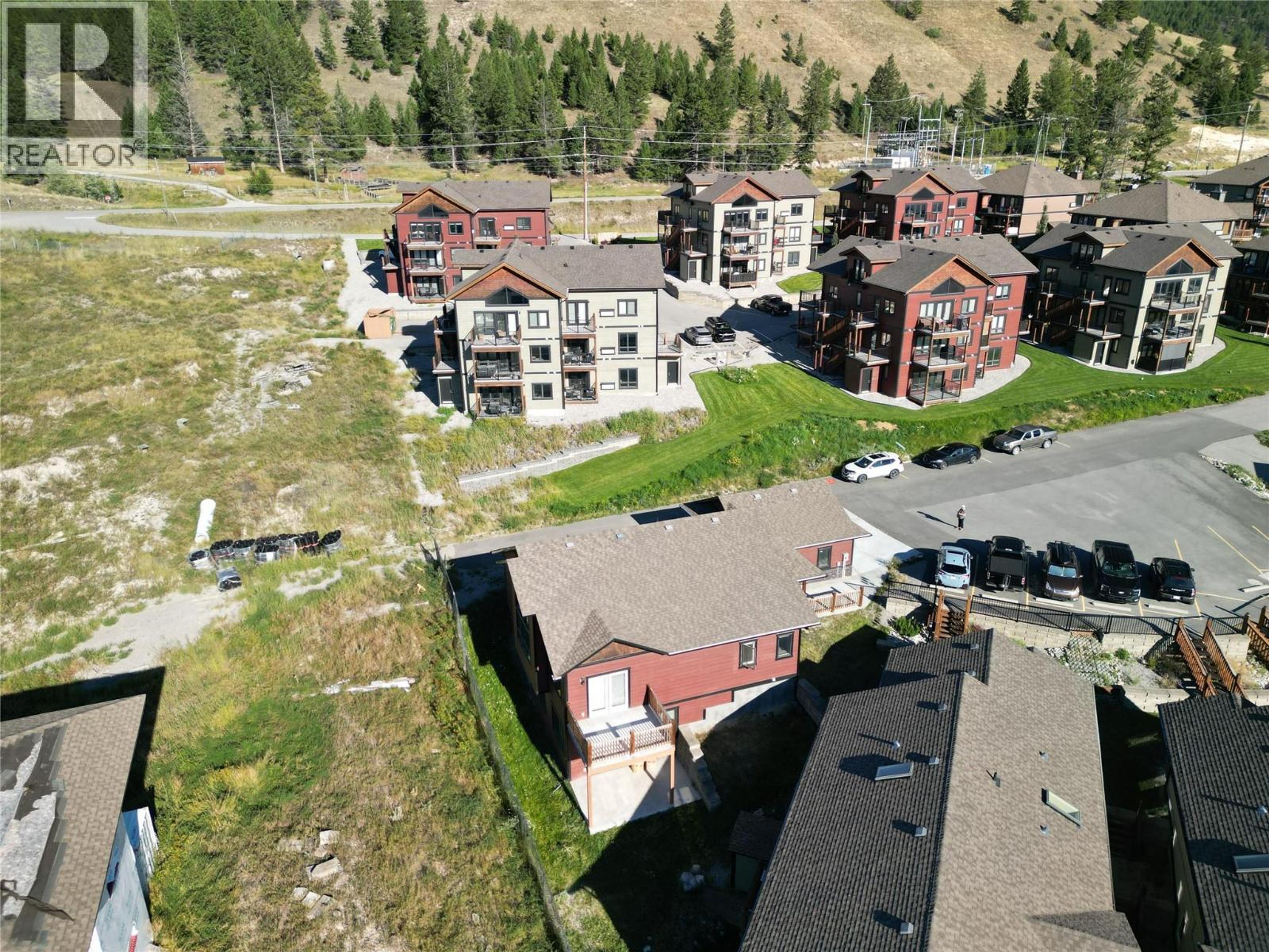 7305 Copperhorn Drive, Radium Hot Springs - Exteriors - Full Complex View, Drone/Aerial View - Photo 4