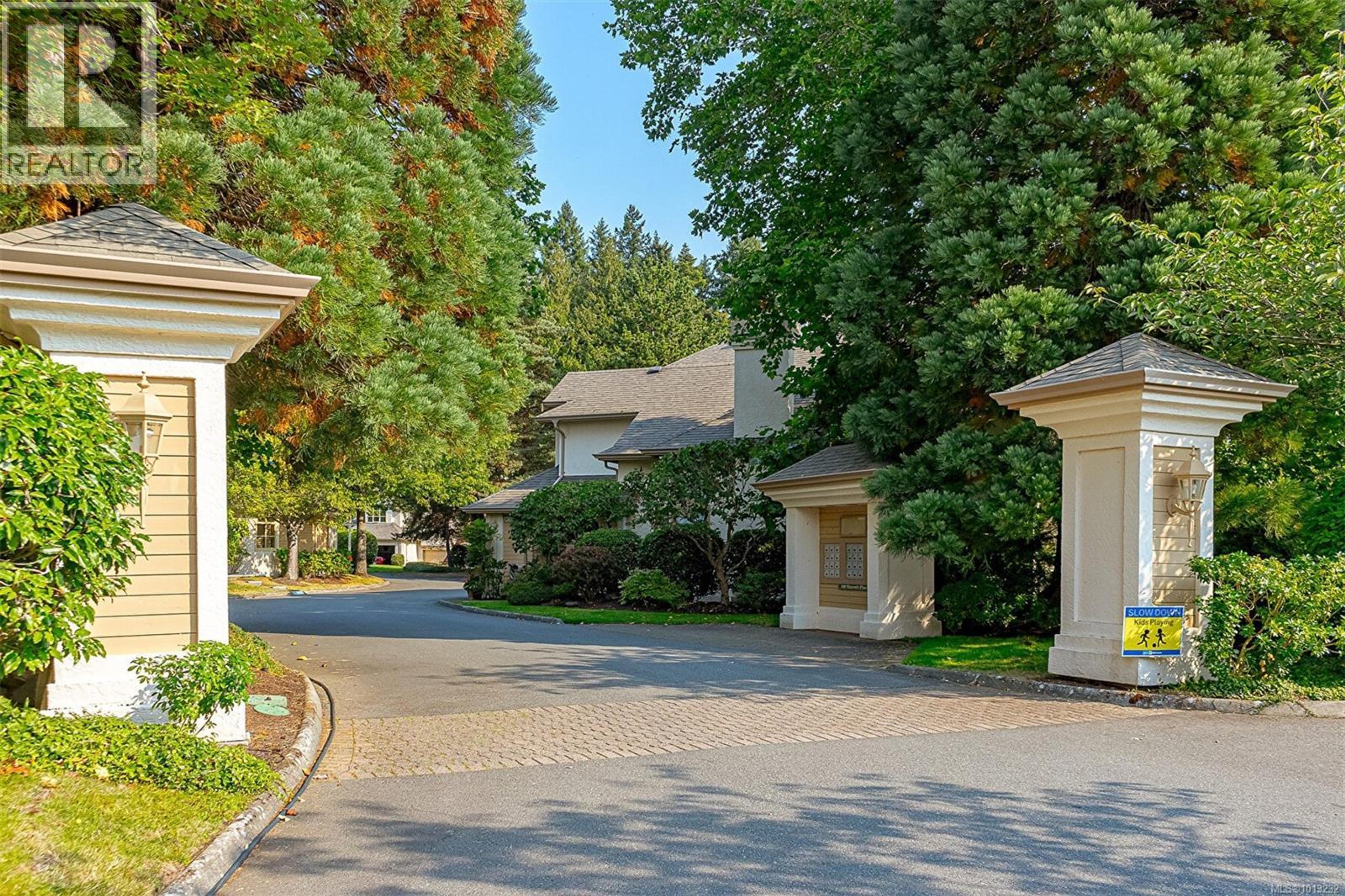 510 Marsett Pl, Saanich - Exteriors - Full Complex View - Photo 2