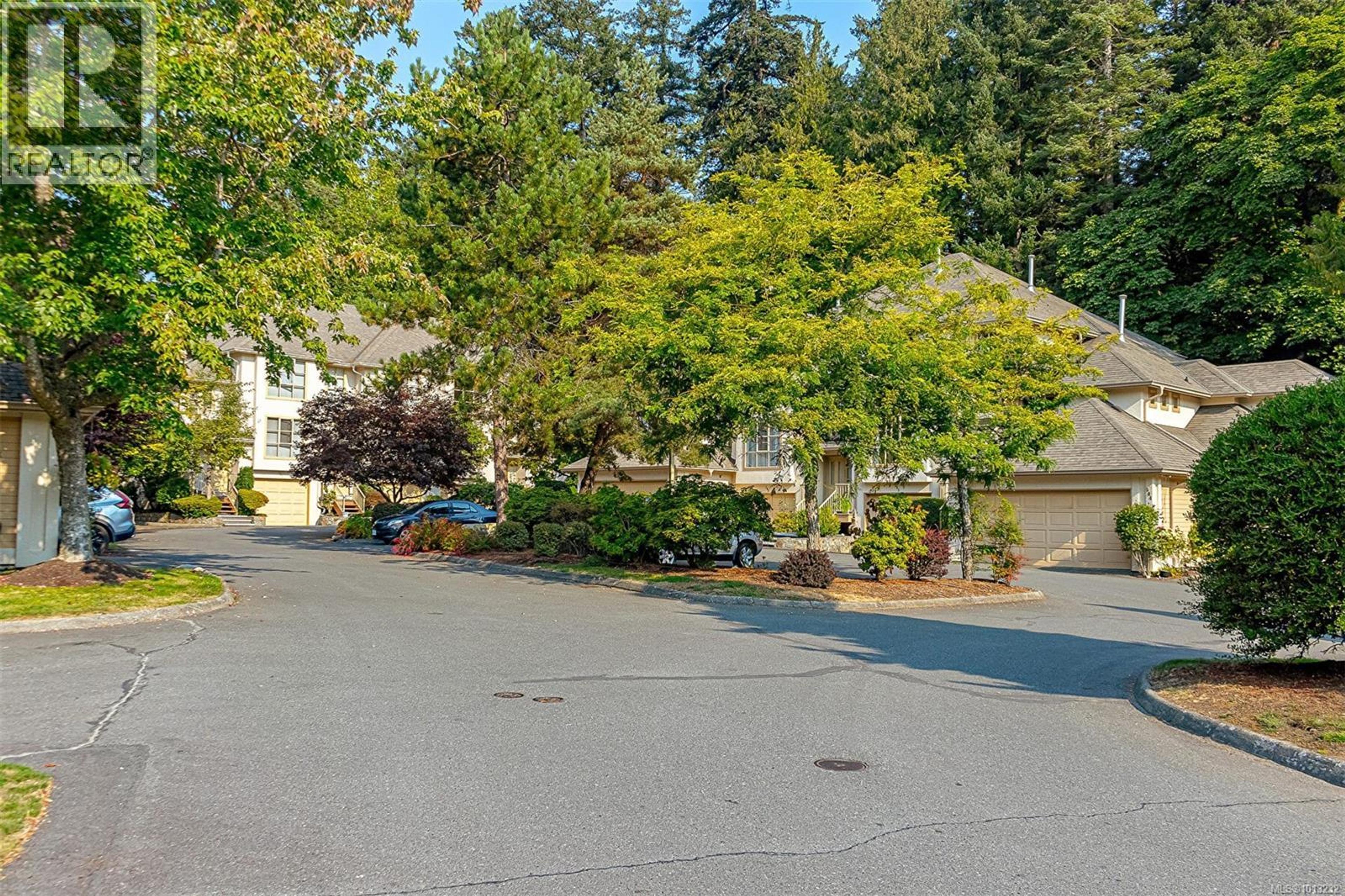 510 Marsett Pl, Saanich - Exteriors - Full Complex View - Photo 3