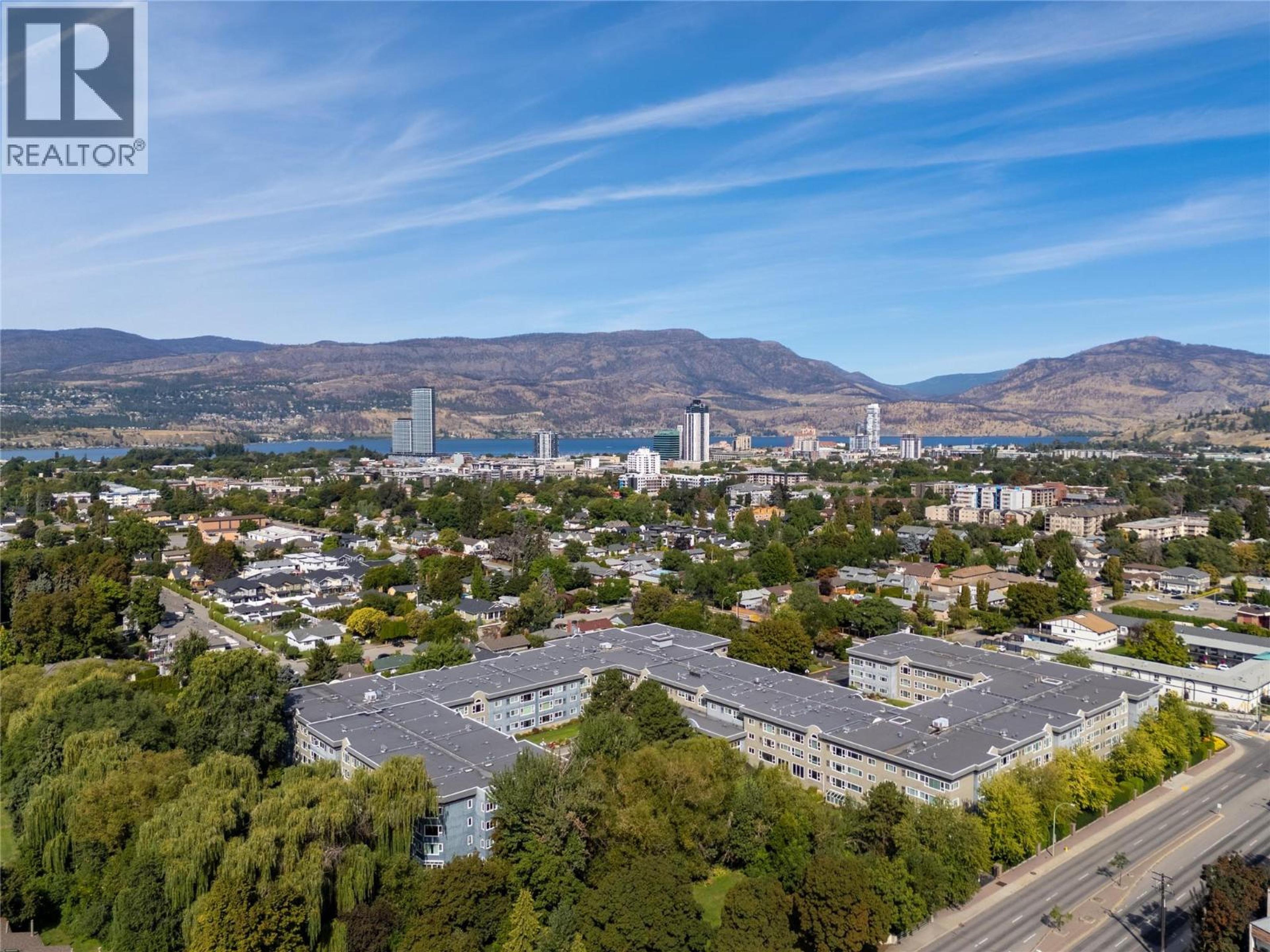 1045 Sutherland Avenue, Kelowna - Exteriors - Full Complex View, Drone/Aerial View - Photo 4