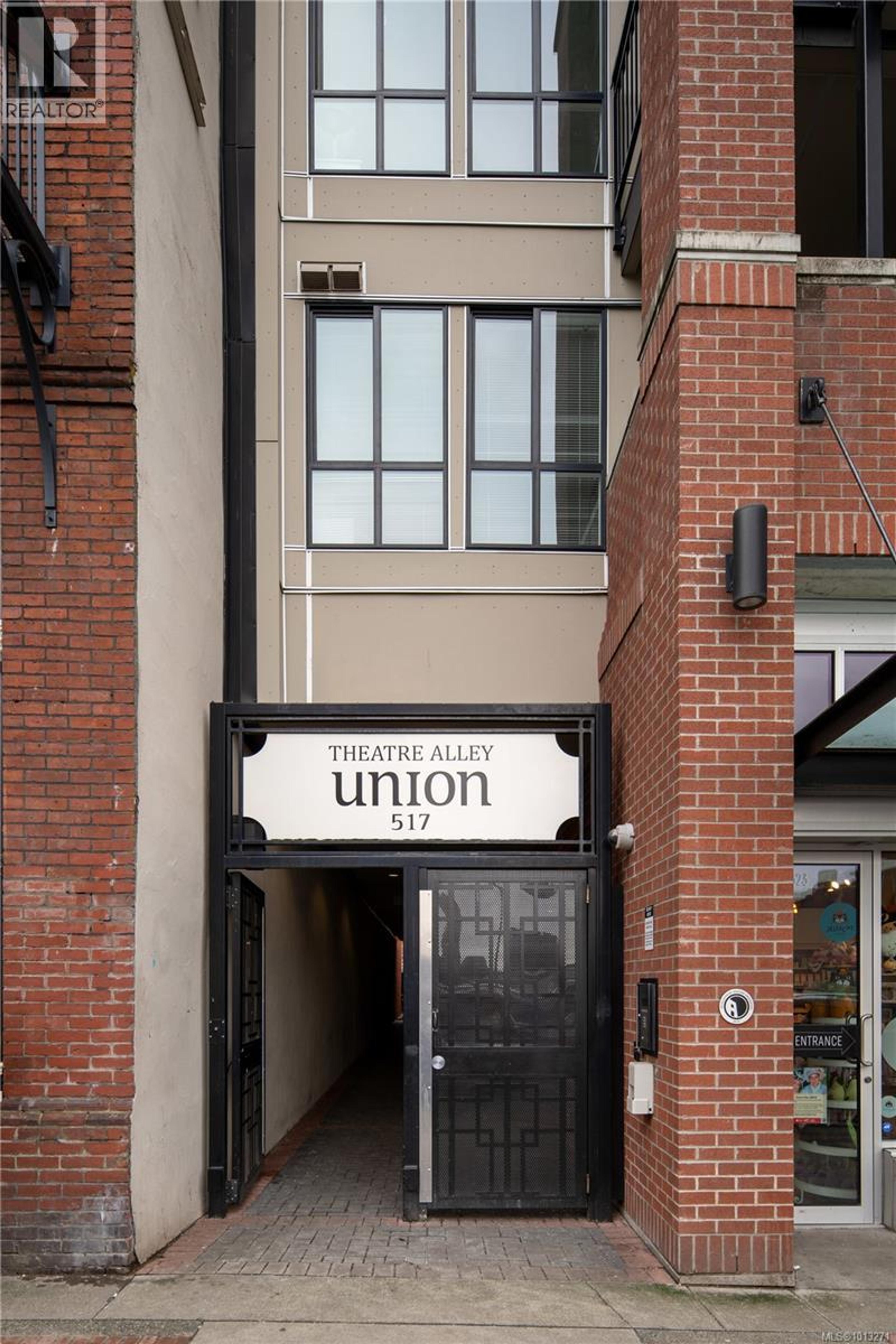 528 Pandora Ave, Victoria - Exteriors - Photo 3