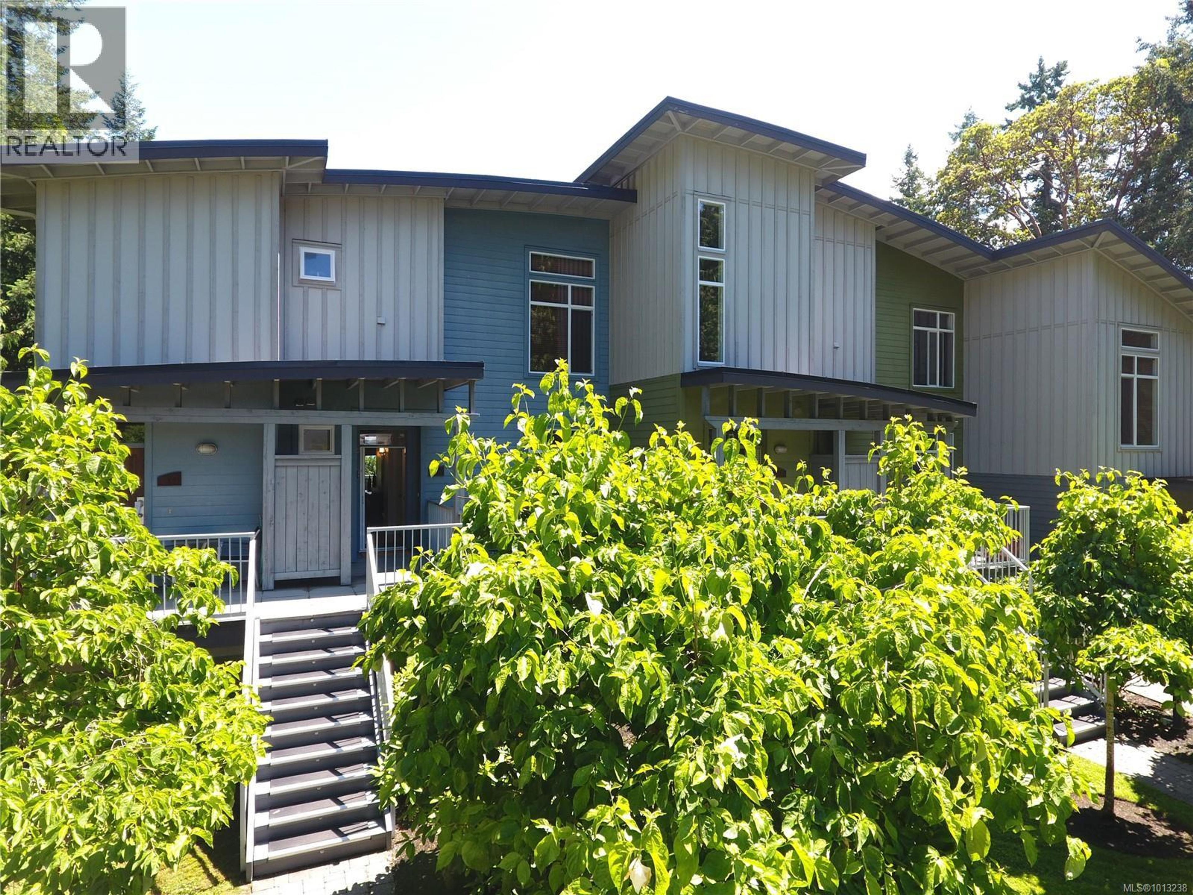 1059 Tanglewood Pl, Parksville - Exteriors - Full Complex View - Photo 2