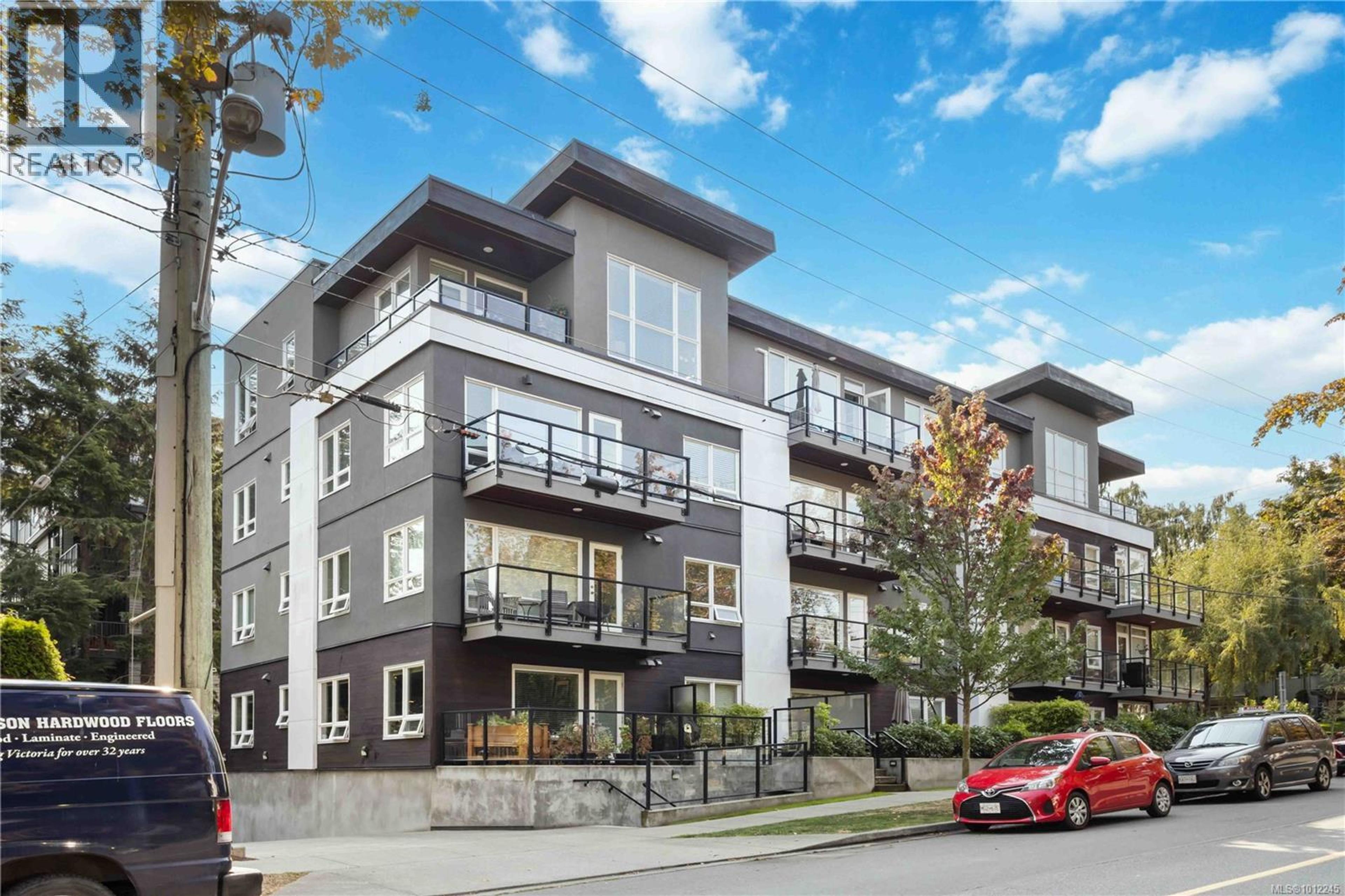 300 Michigan St, Victoria - Exteriors - Full Complex View - Photo 1