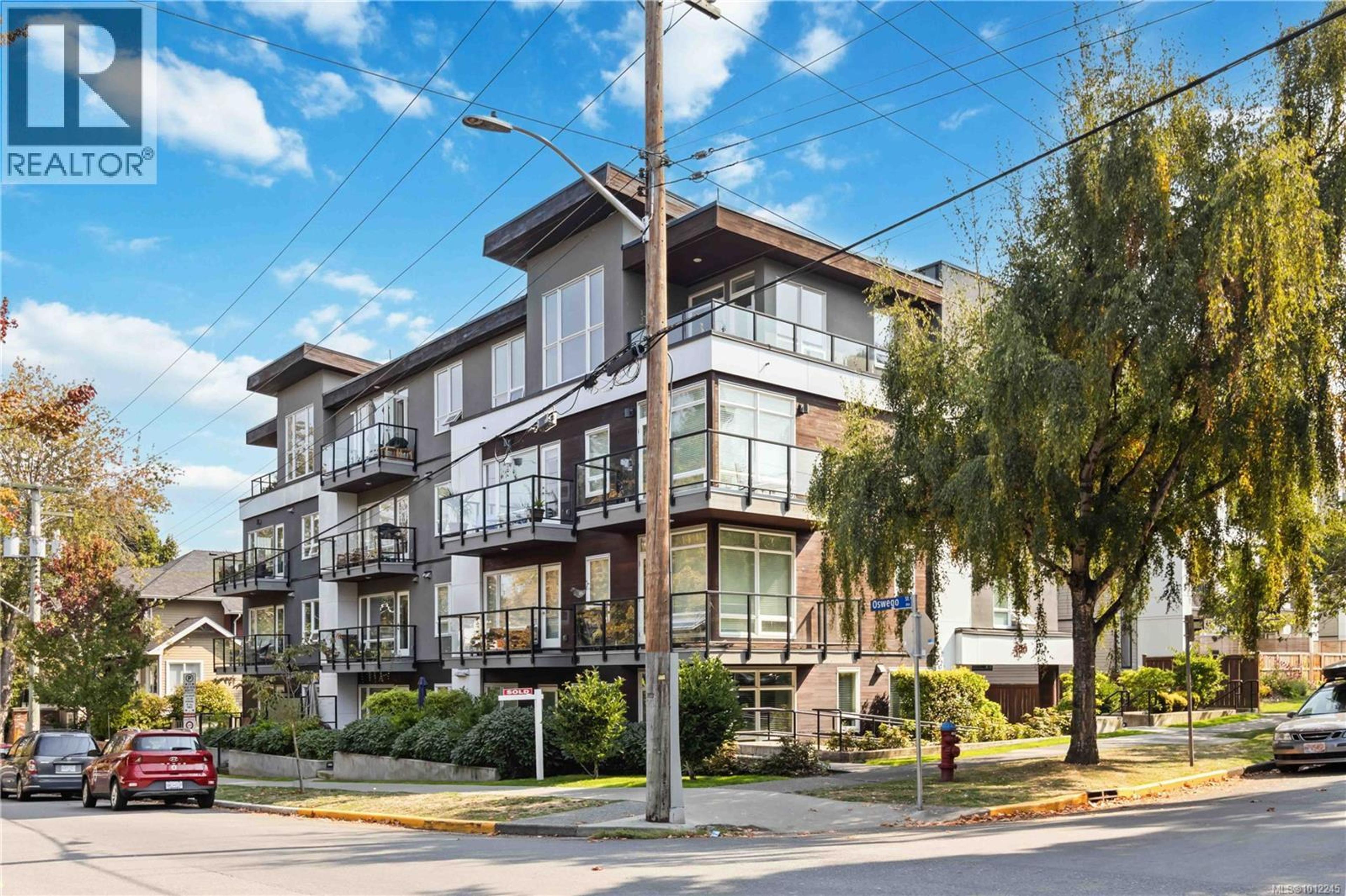 300 Michigan St, Victoria - Exteriors - Full Complex View - Photo 4