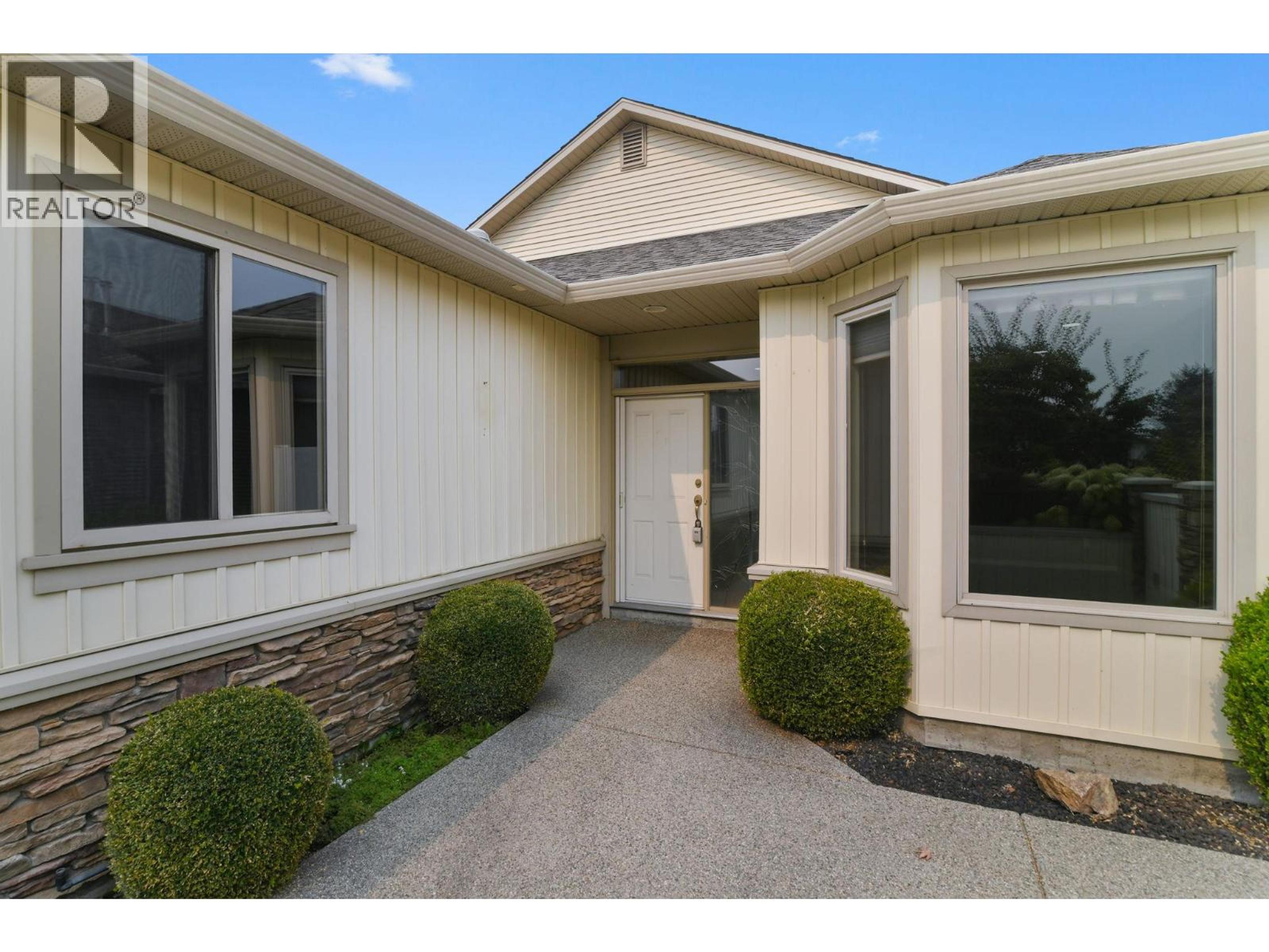 2365 Stillingfleet Road, Kelowna - Exteriors - Photo 7