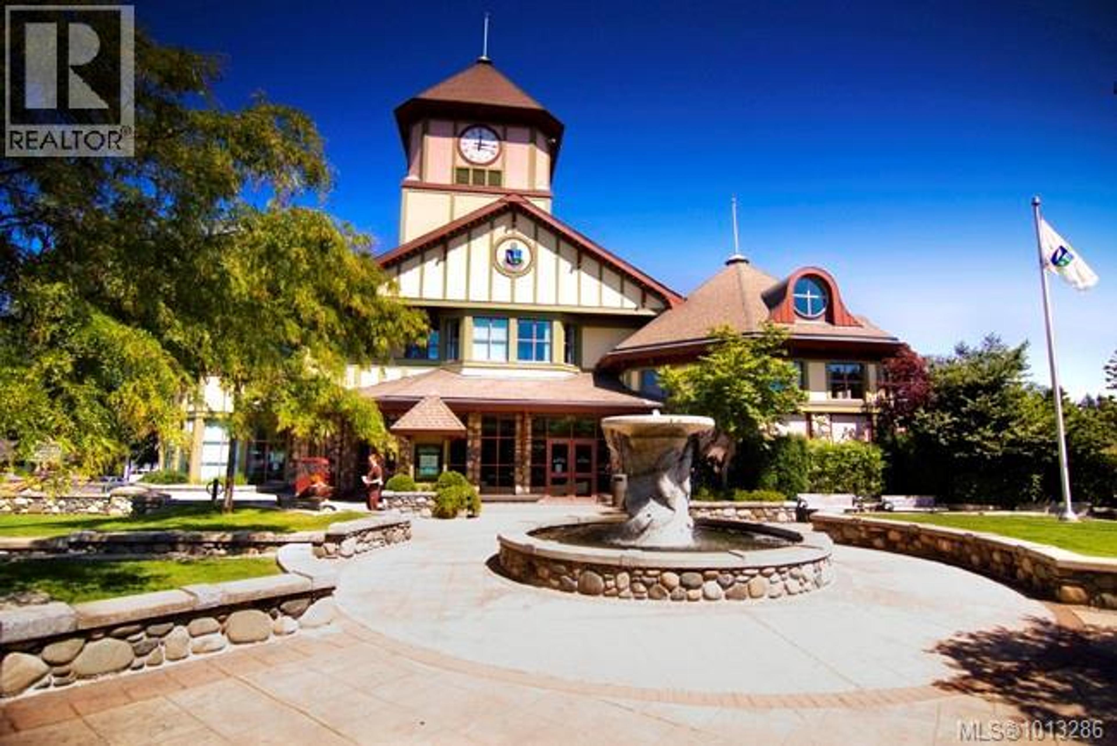 161 Fern Rd, Qualicum Beach - Exteriors - Photo 3