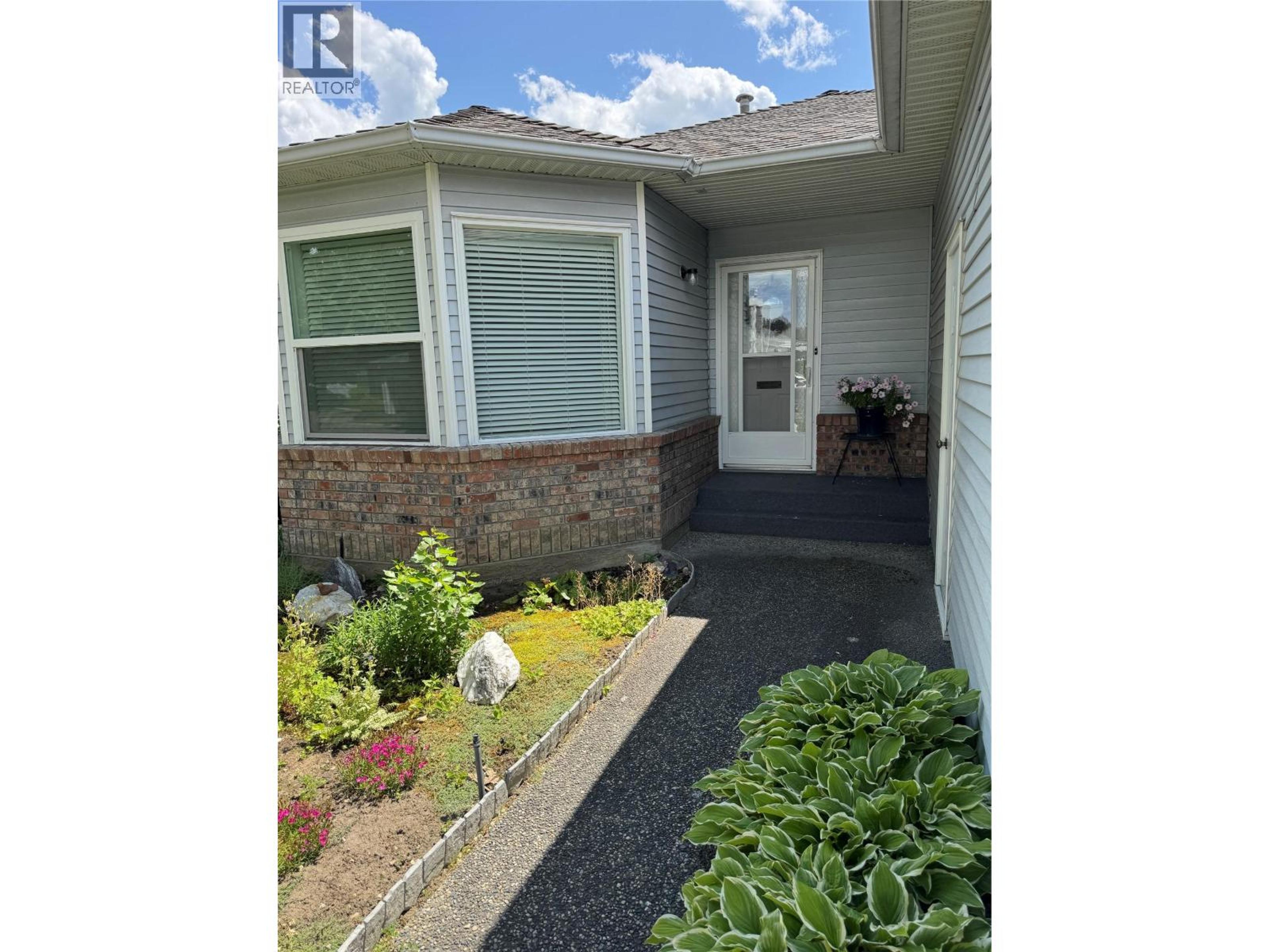 1101 Cameron Avenue, Kelowna - Exteriors - Photo 8