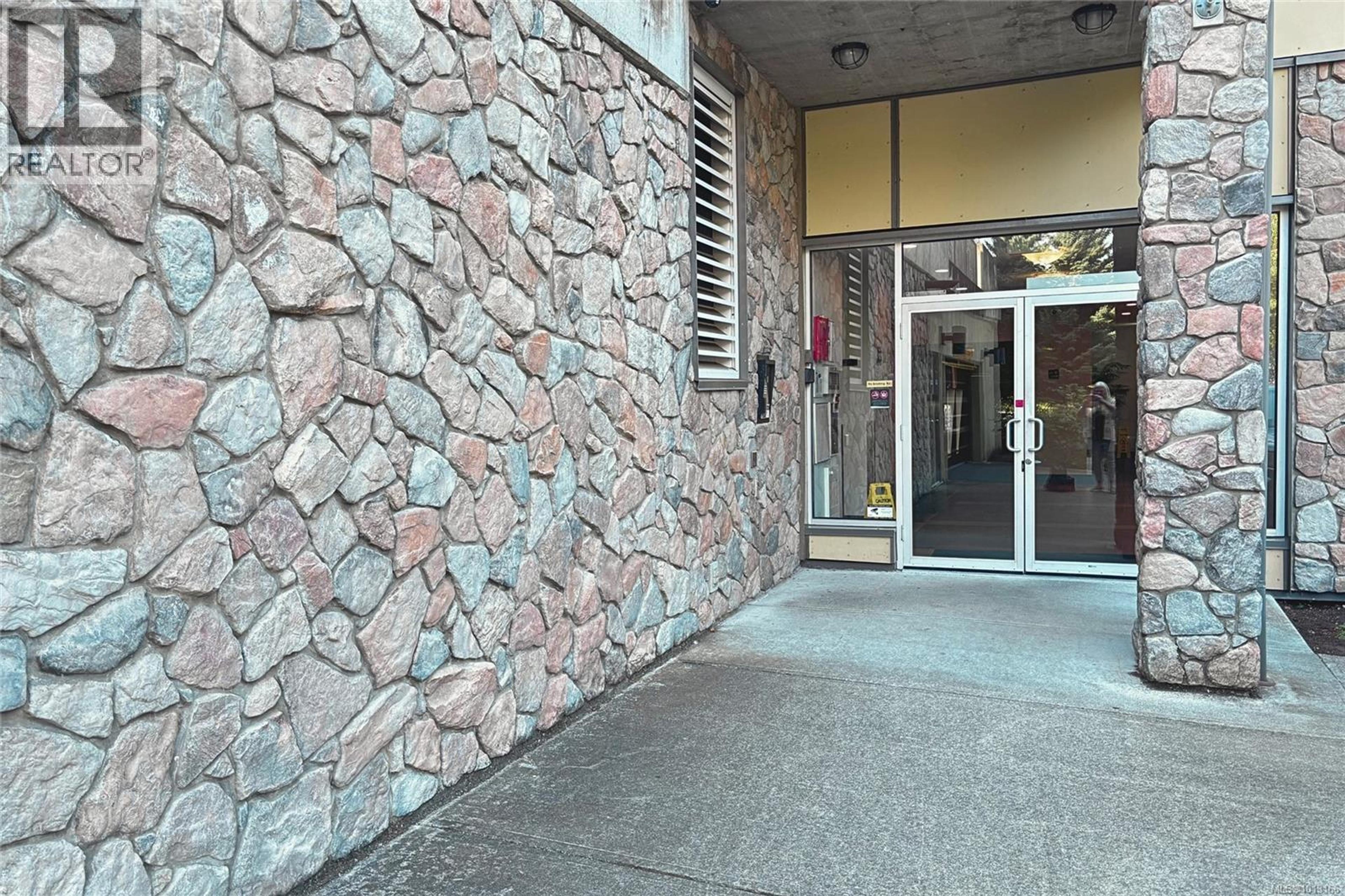 194 Beachside Dr, Parksville - Exteriors - Photo 3