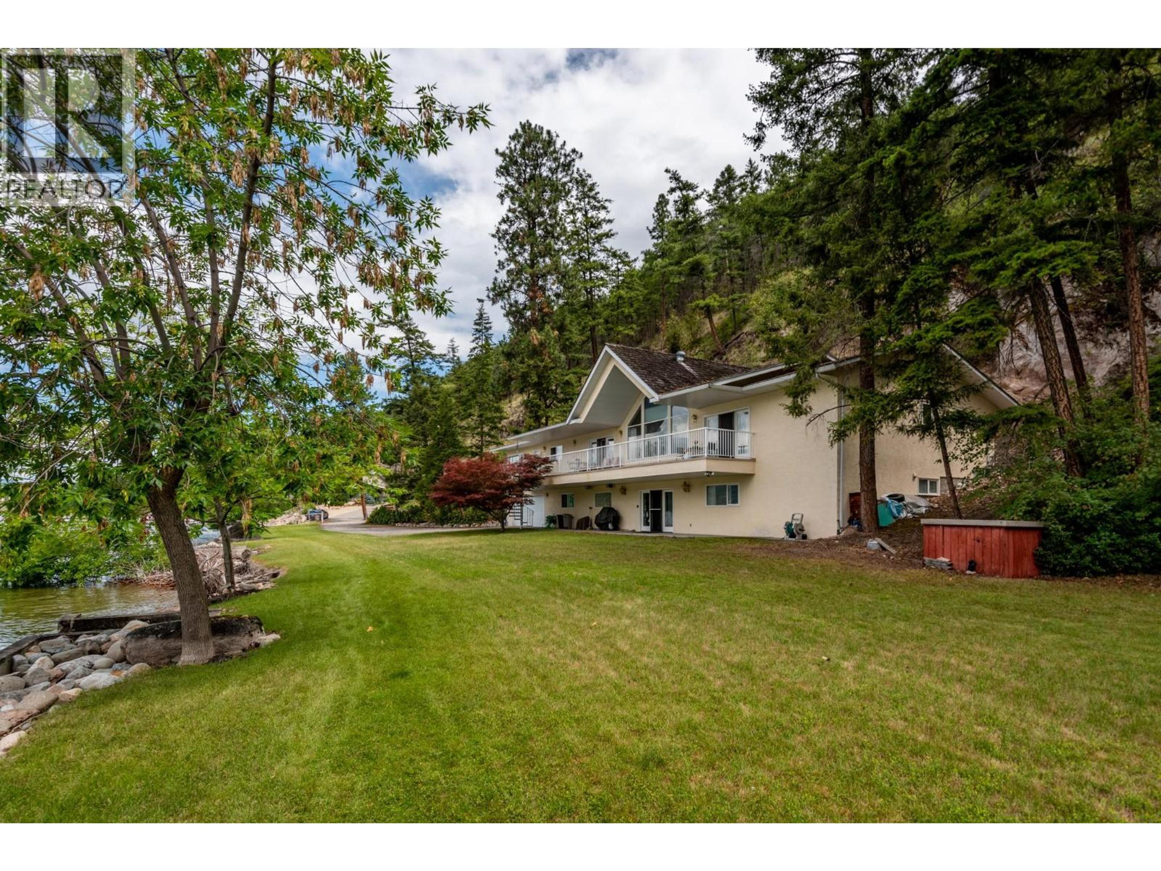 9990 Eastside Road, Vernon - Exteriors - Photo 5