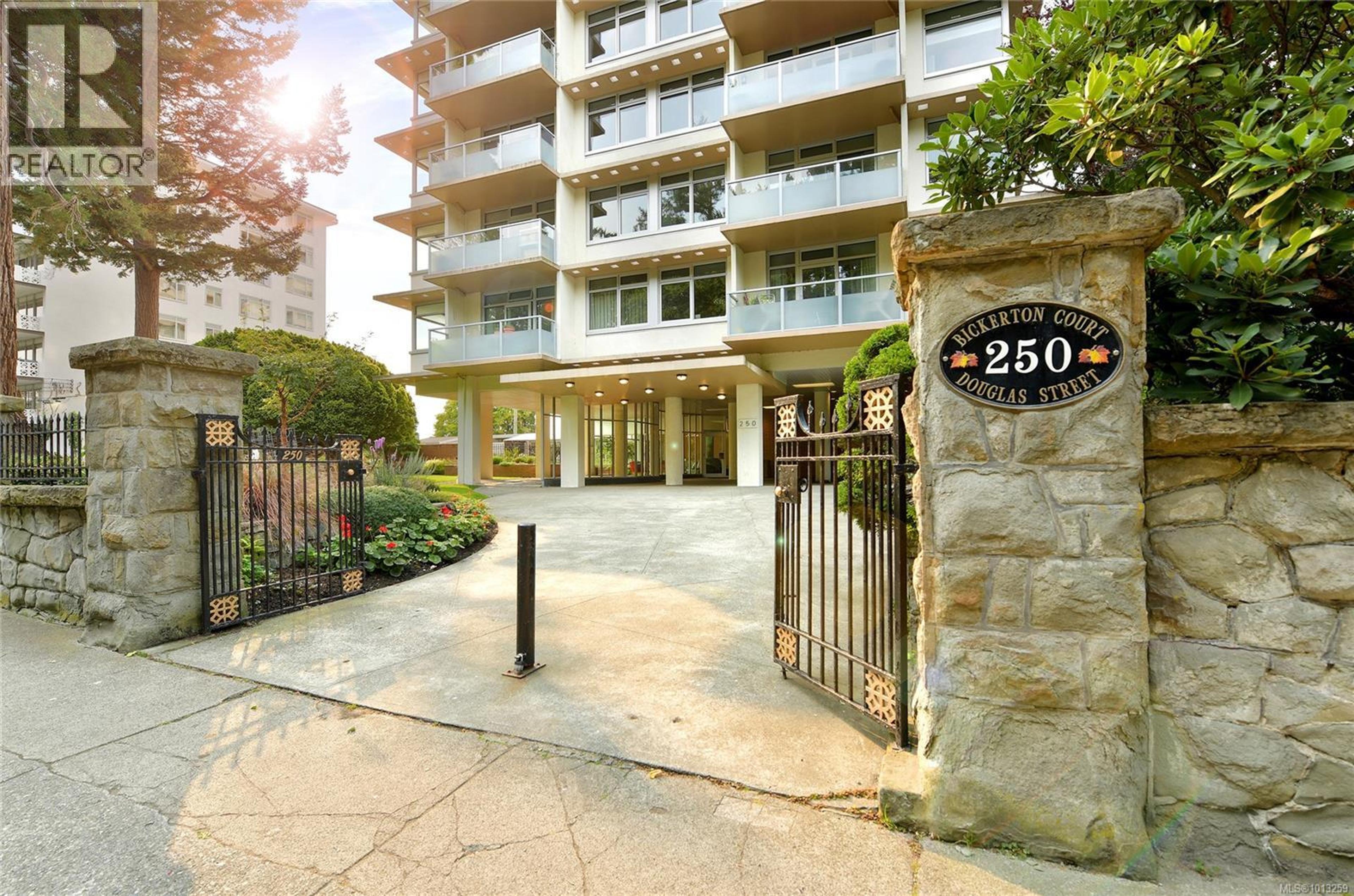 250 Douglas St, Victoria - Exteriors - Photo 1