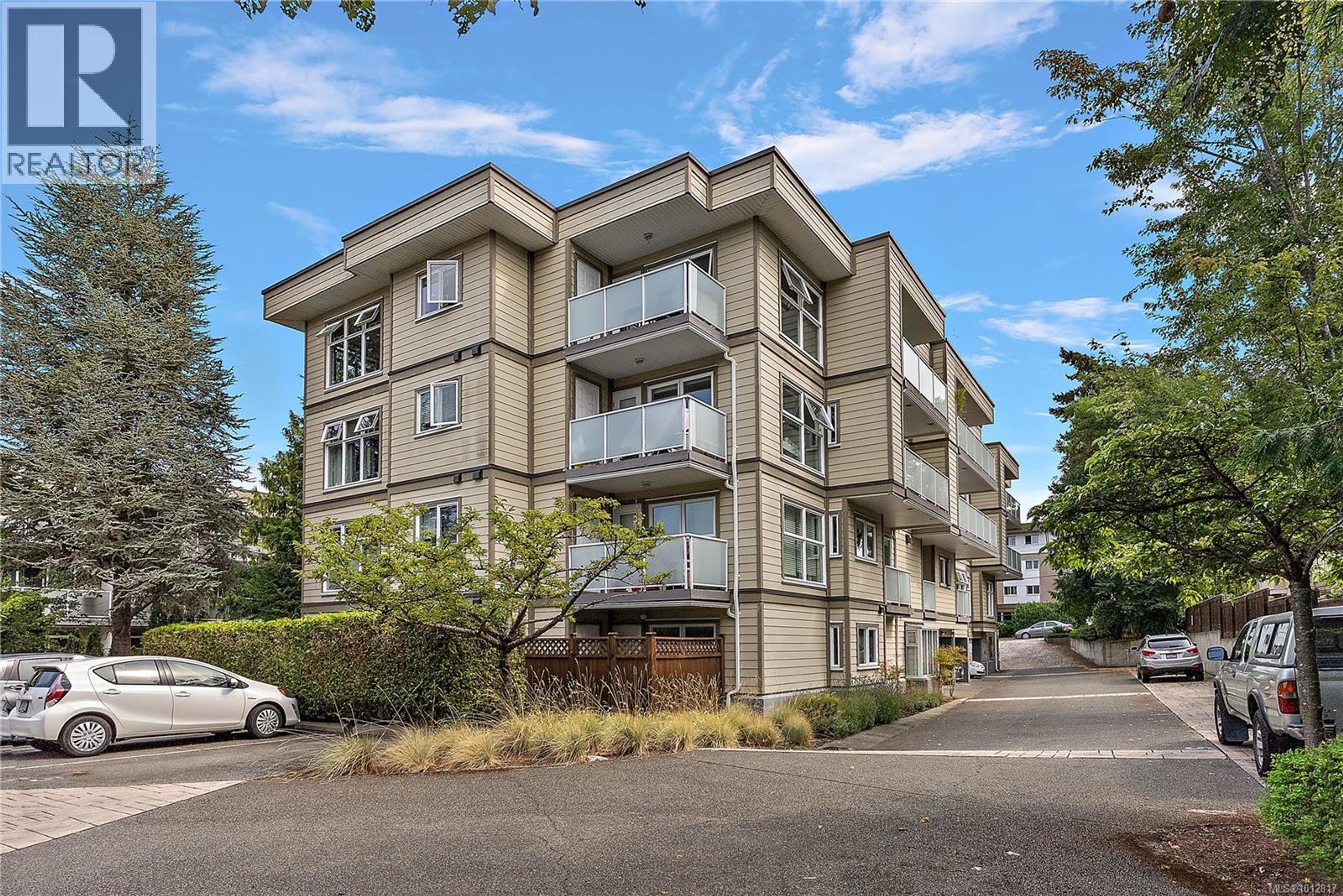 3230 Glasgow Ave, Saanich - Exteriors - Photo 5