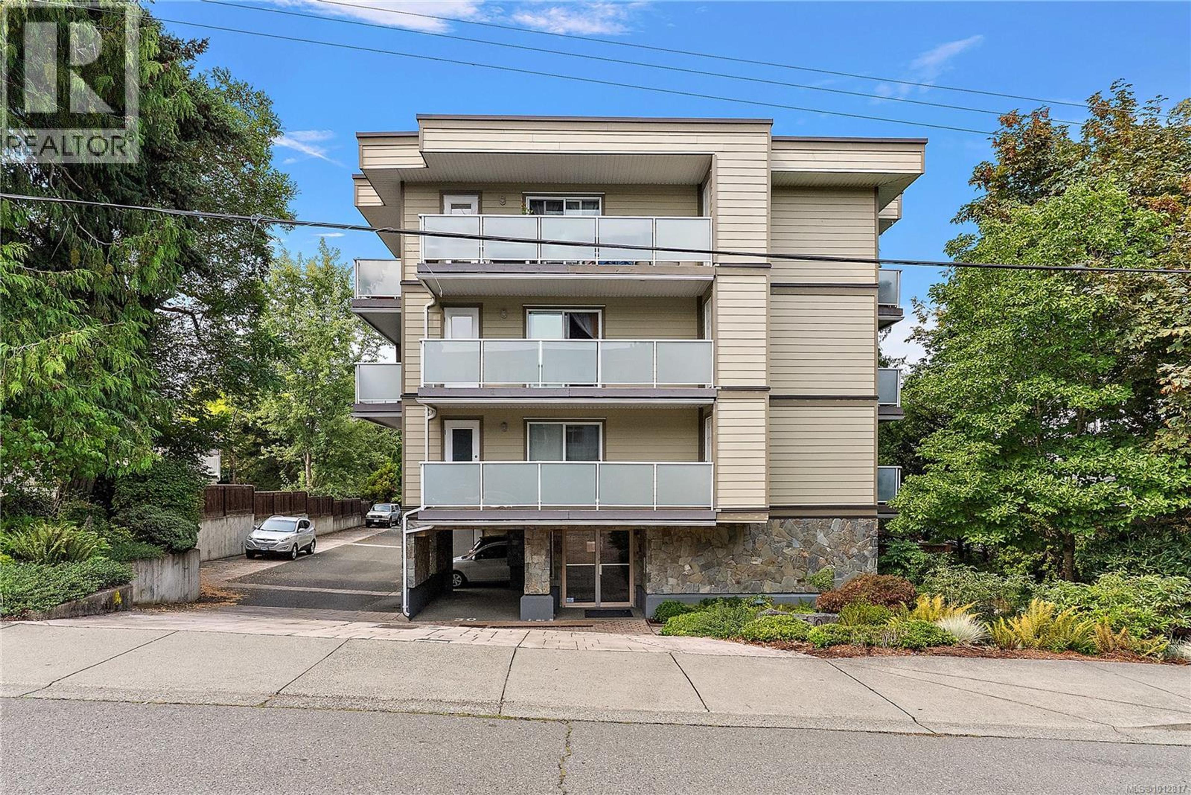 3230 Glasgow Ave, Saanich - Exteriors - Photo 7