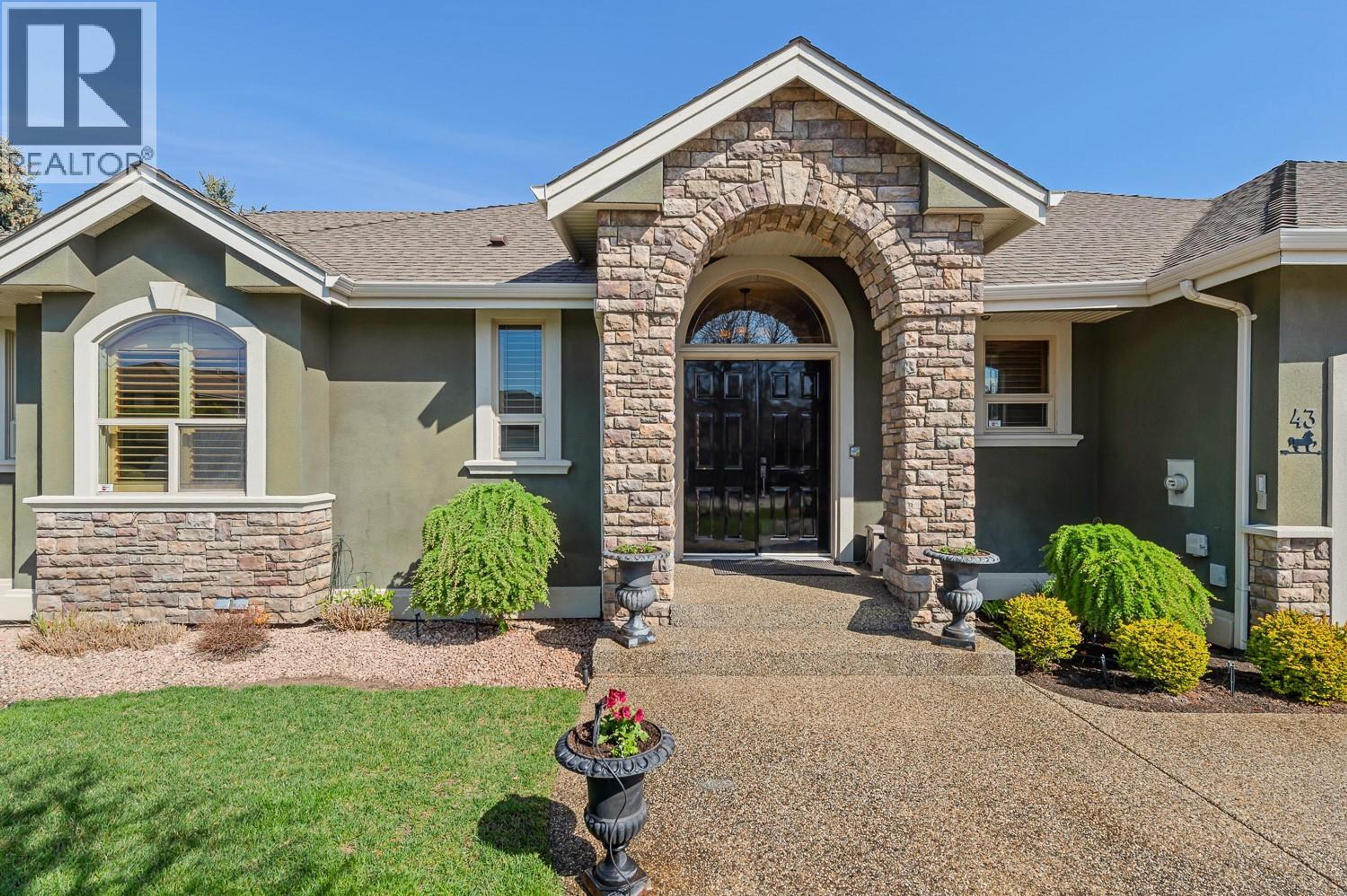 2155 Horizon Drive, West Kelowna - Exteriors - Photo 1