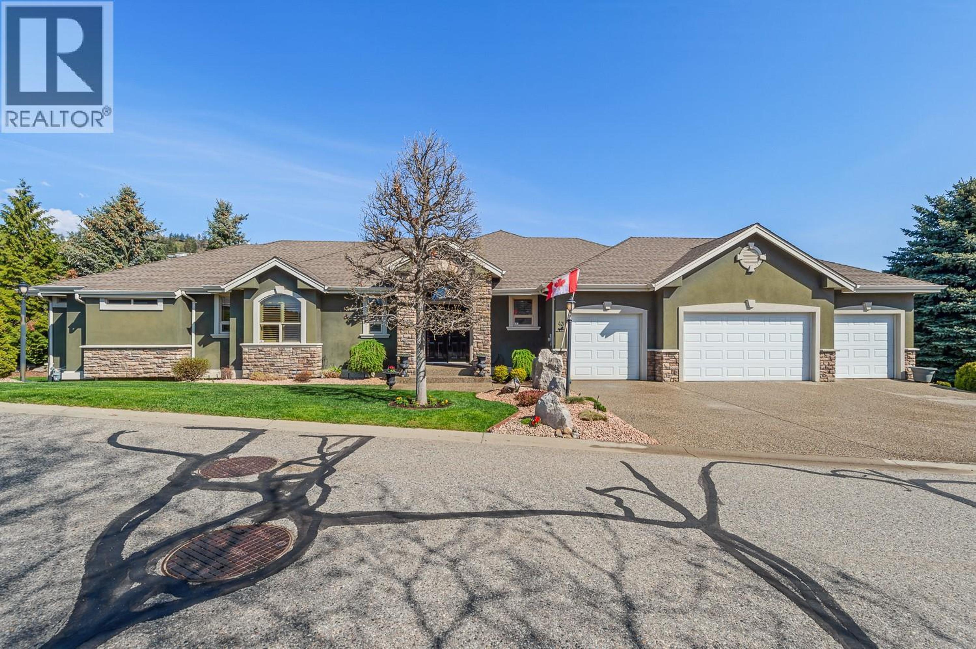 2155 Horizon Drive, West Kelowna - Exteriors - Photo 2