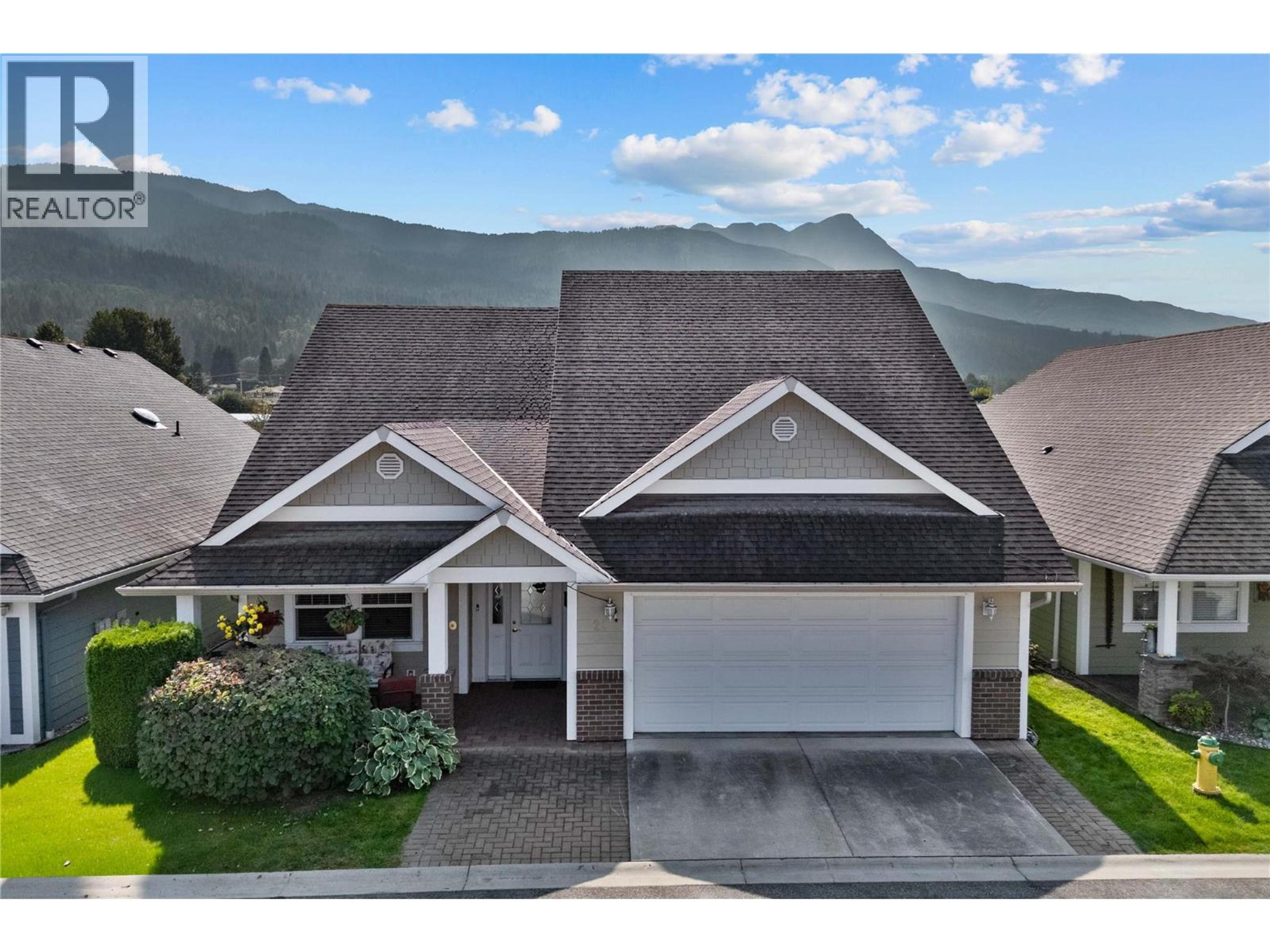 1231 10 Street SW, Salmon Arm - Exteriors - Photo 3