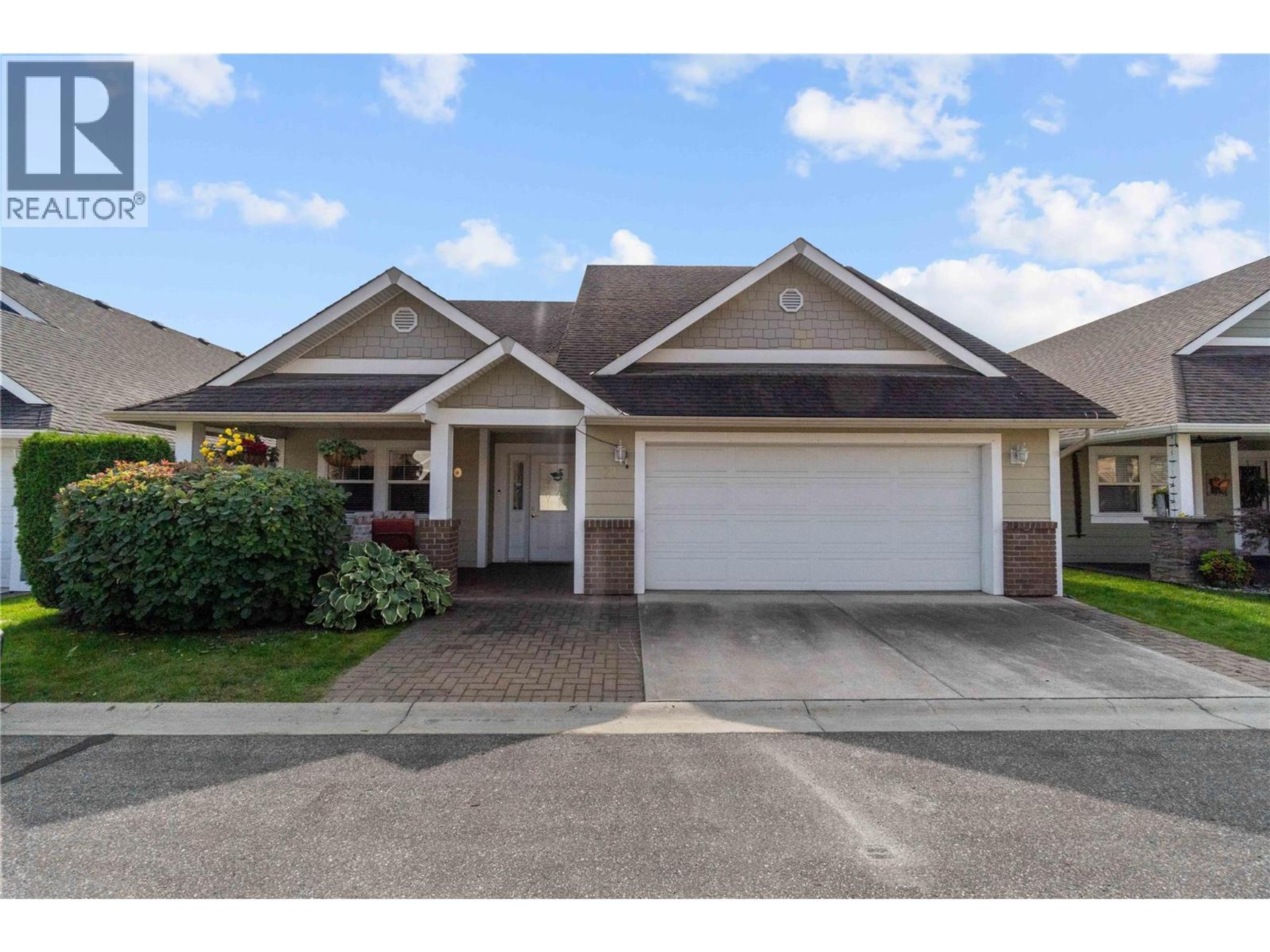 1231 10 Street SW, Salmon Arm - Exteriors - Photo 4