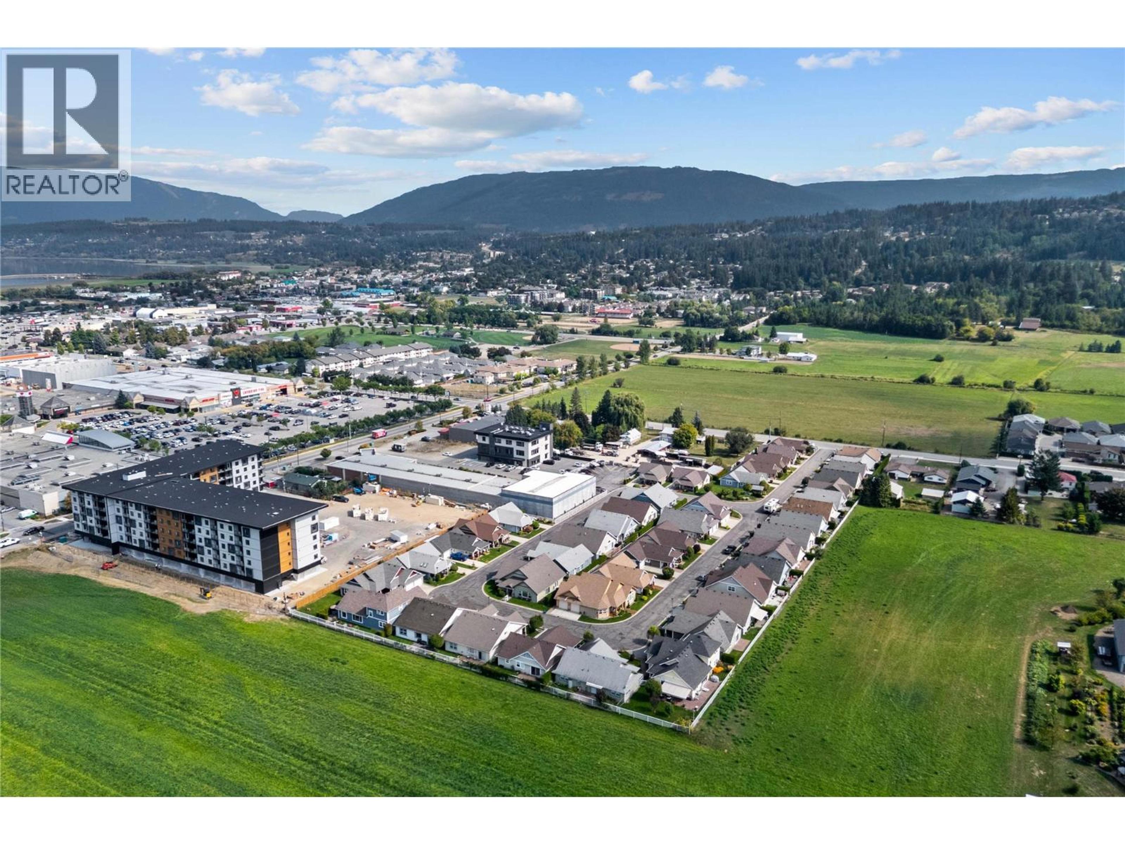 1231 10 Street SW, Salmon Arm - Exteriors - Full Complex View, Drone/Aerial View - Photo 6